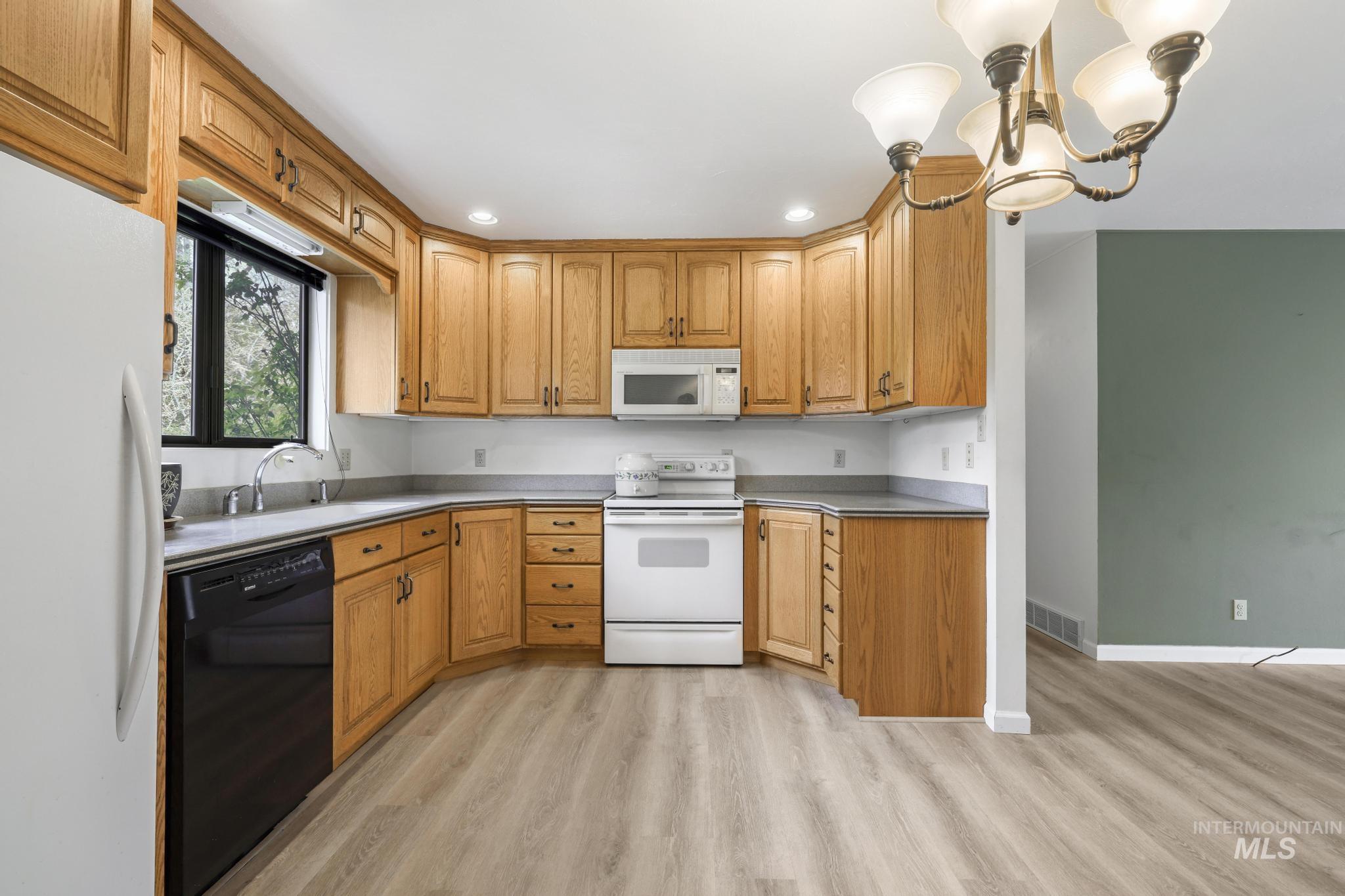 837 Capri Drive, Twin Falls, Idaho 83301, 5 Bedrooms, 3 Bathrooms, Residential For Sale, Price $380,000, 98982791