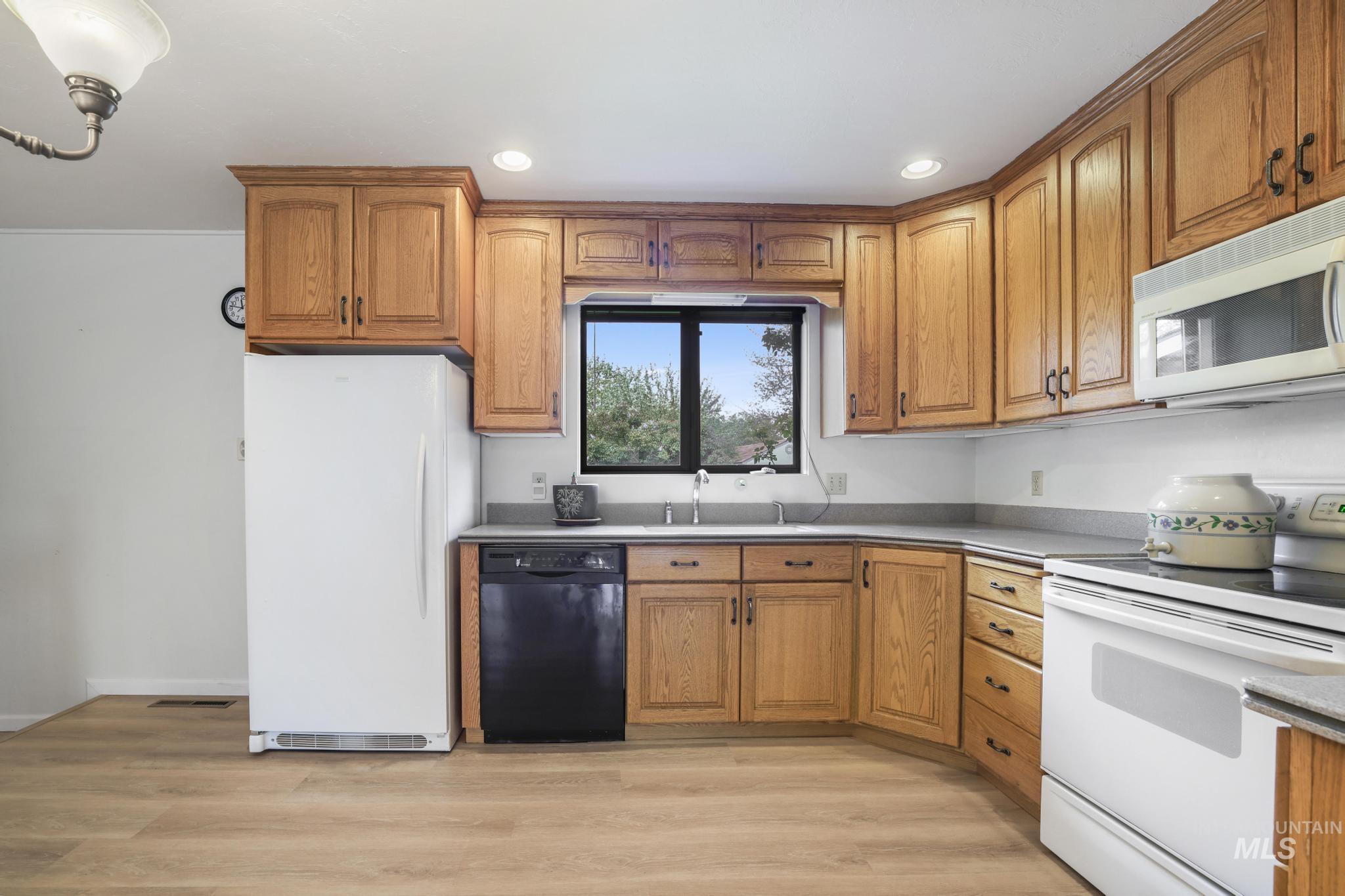 837 Capri Drive, Twin Falls, Idaho 83301, 5 Bedrooms, 3 Bathrooms, Residential For Sale, Price $380,000, 98982791