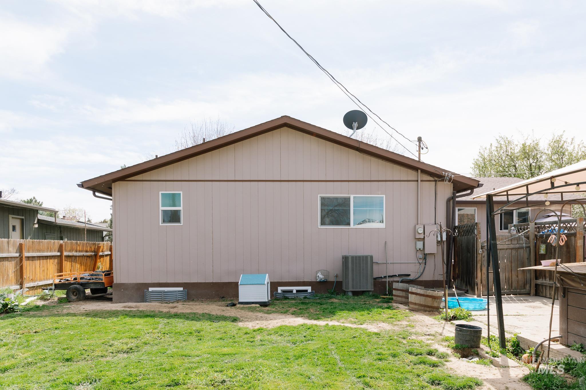 1145 SW 11th Avenue, Ontario, Oregon 97914, 5 Bedrooms, 3 Bathrooms, Residential For Sale, Price $399,900, 98982792