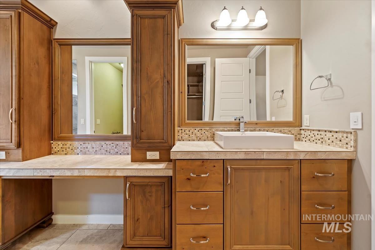 9668 W Tributary Ln, Boise, Idaho 83714, 2 Bedrooms, 2.5 Bathrooms, Residential For Sale, Price $718,000, 98982799