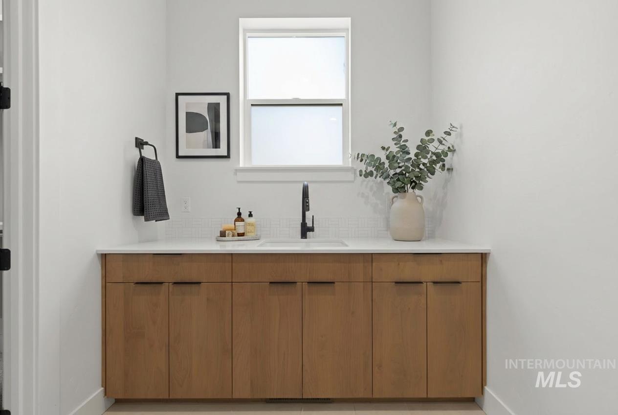 3853 Village Loop, New Meadows, Idaho 83638, 3 Bedrooms, 2 Bathrooms, Residential For Sale, Price $933,000, 98982800