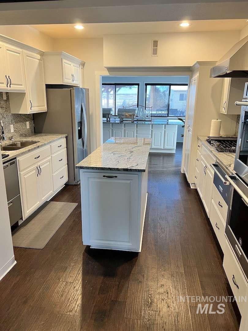 4060 N 1200 E, Buhl, Idaho 83316, 5 Bedrooms, 2.5 Bathrooms, Residential For Sale, Price $1,385,000, 98982803