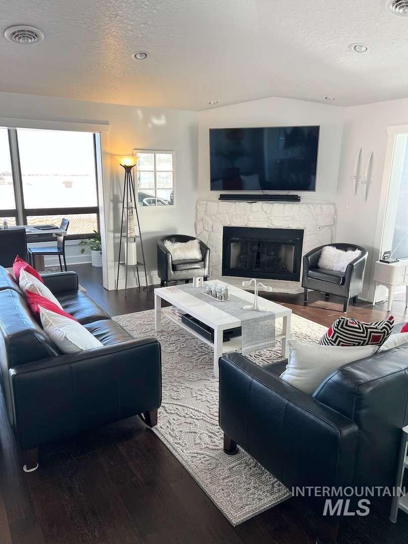 4060 N 1200 E, Buhl, Idaho 83316, 5 Bedrooms, 2.5 Bathrooms, Residential For Sale, Price $1,385,000, 98982803