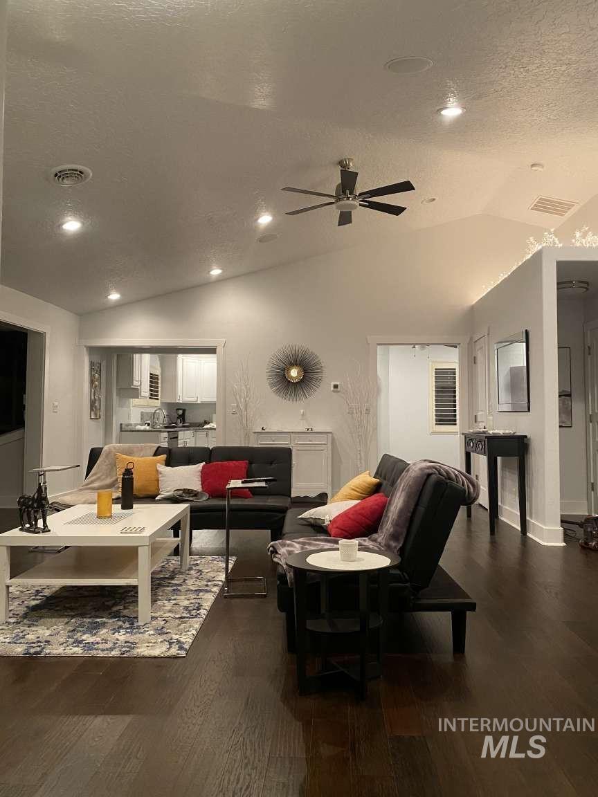 4060 N 1200 E, Buhl, Idaho 83316, 5 Bedrooms, 2.5 Bathrooms, Residential For Sale, Price $1,385,000, 98982803