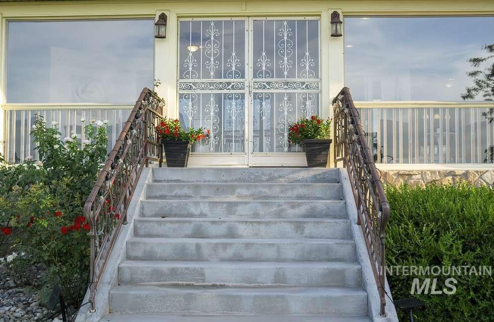 4060 N 1200 E, Buhl, Idaho 83316, 5 Bedrooms, 2.5 Bathrooms, Residential For Sale, Price $1,385,000, 98982803