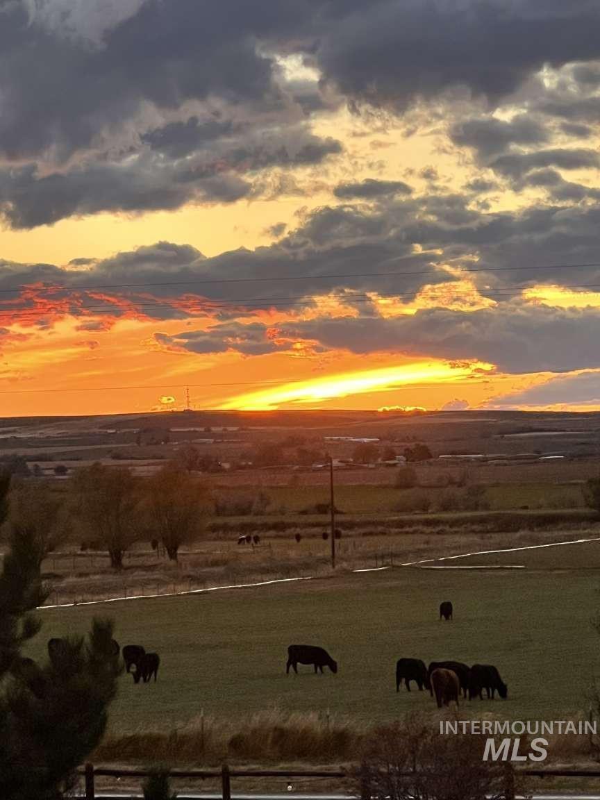 4060 N 1200 E, Buhl, Idaho 83316, 5 Bedrooms, 2.5 Bathrooms, Residential For Sale, Price $1,385,000, 98982803