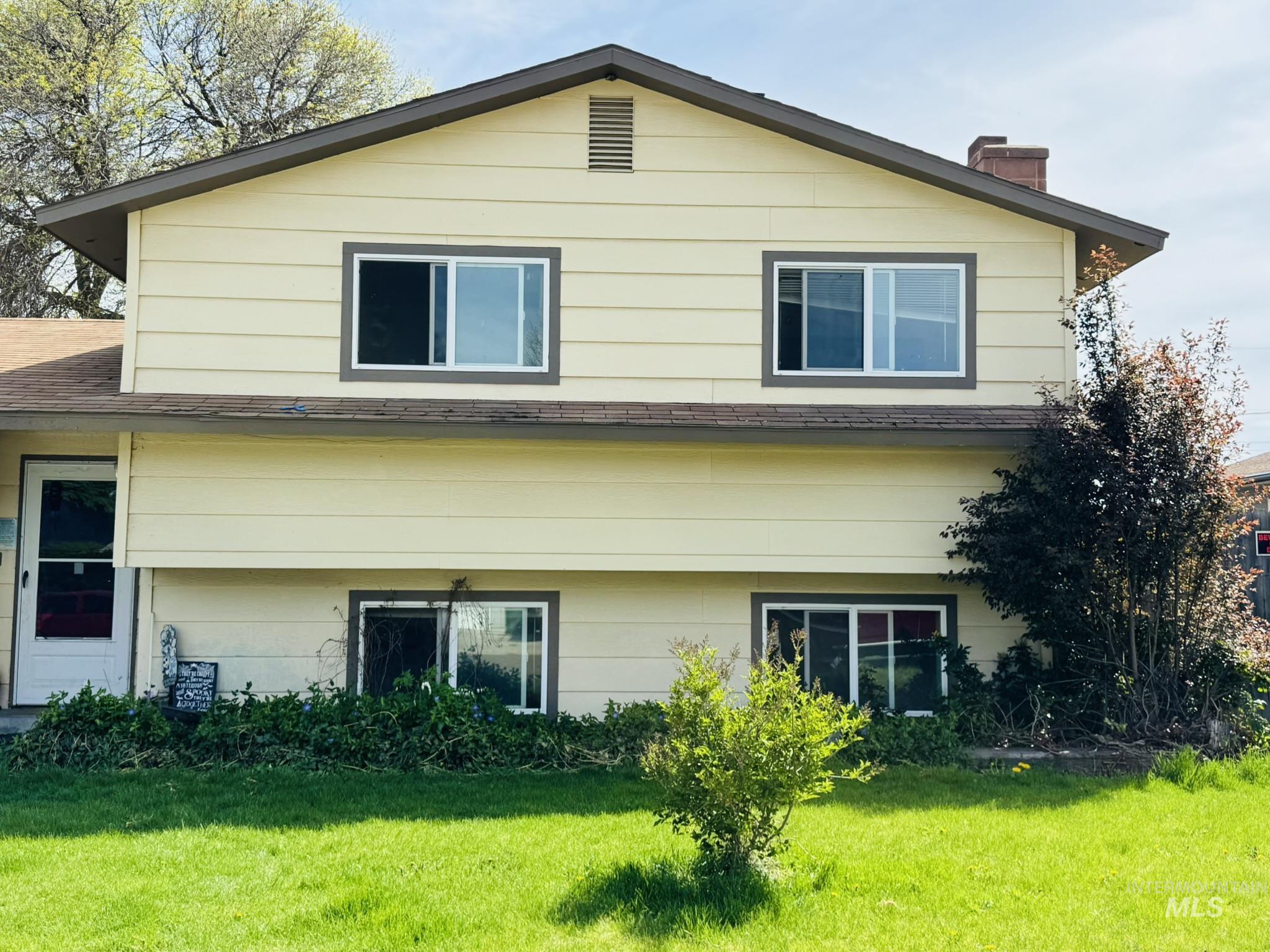 1278 SW 15th Ave, Ontario, Oregon 97914, 3 Bedrooms, 2 Bathrooms, Residential For Sale, Price $330,000, 98982810