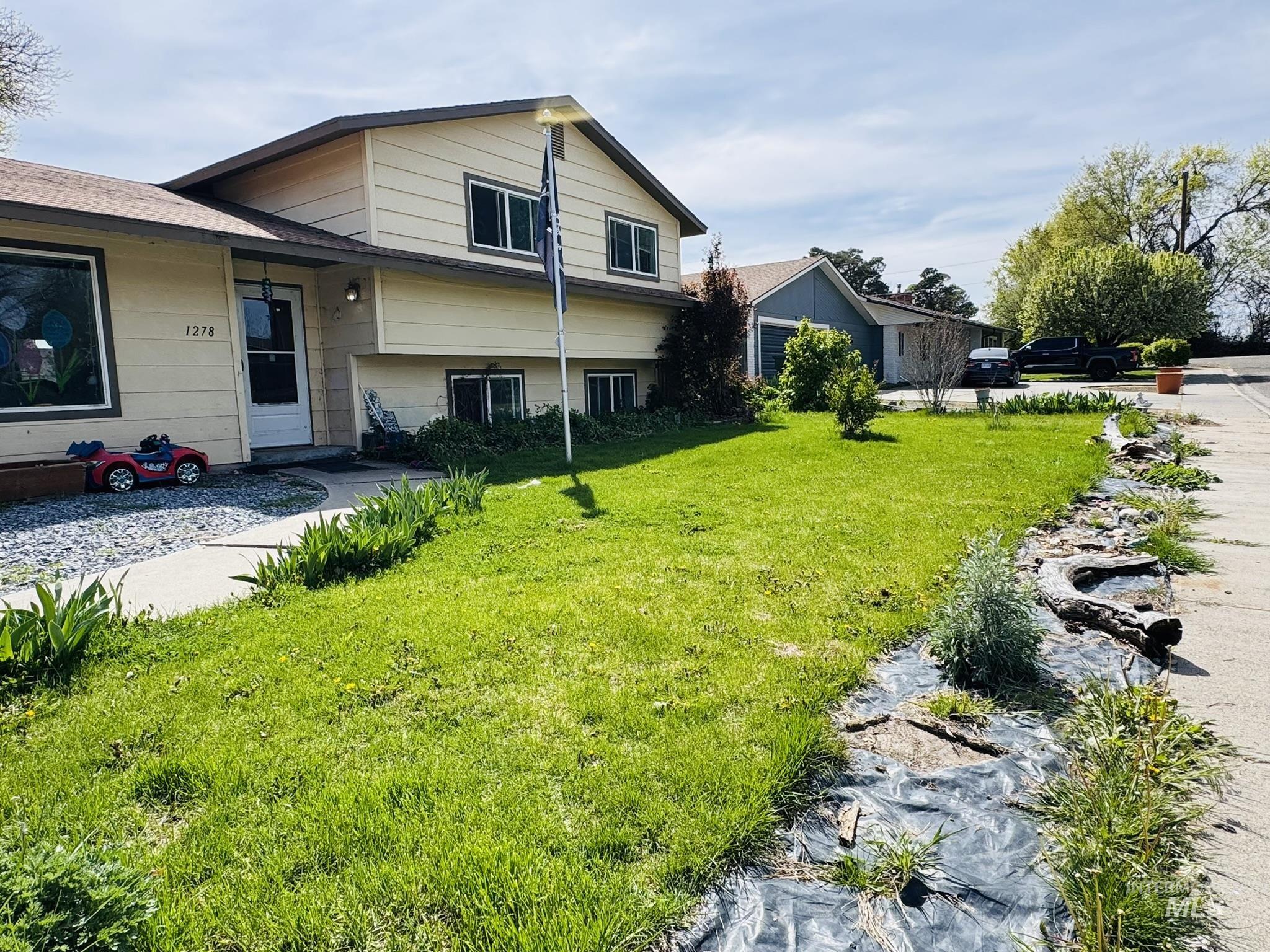 1278 SW 15th Ave, Ontario, Oregon 97914, 3 Bedrooms, 2 Bathrooms, Residential For Sale, Price $330,000, 98982810