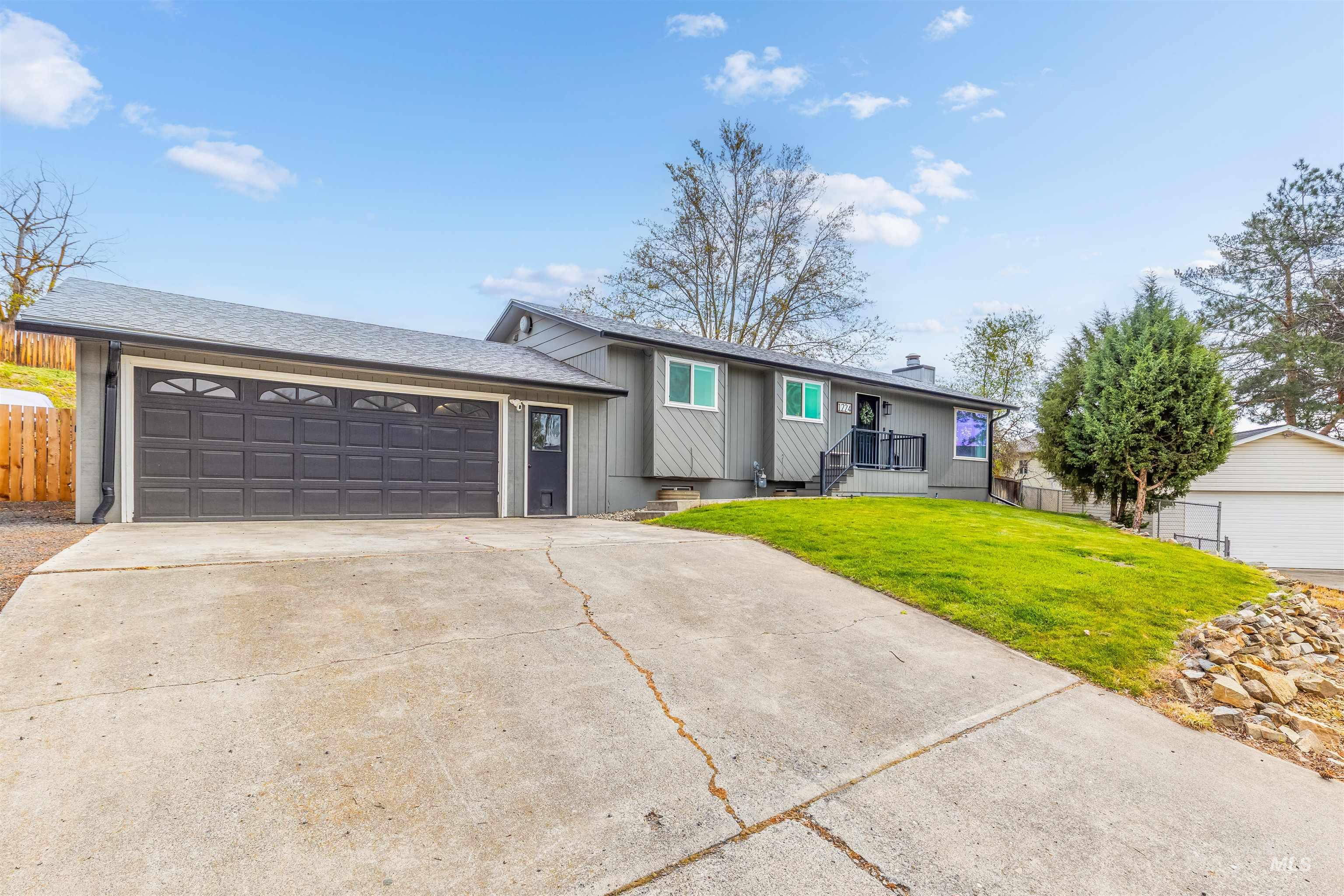 1224 Toby Court, Clarkston, Washington 99403, 4 Bedrooms, 3 Bathrooms, Residential For Sale, Price $450,000,MLS 98982812