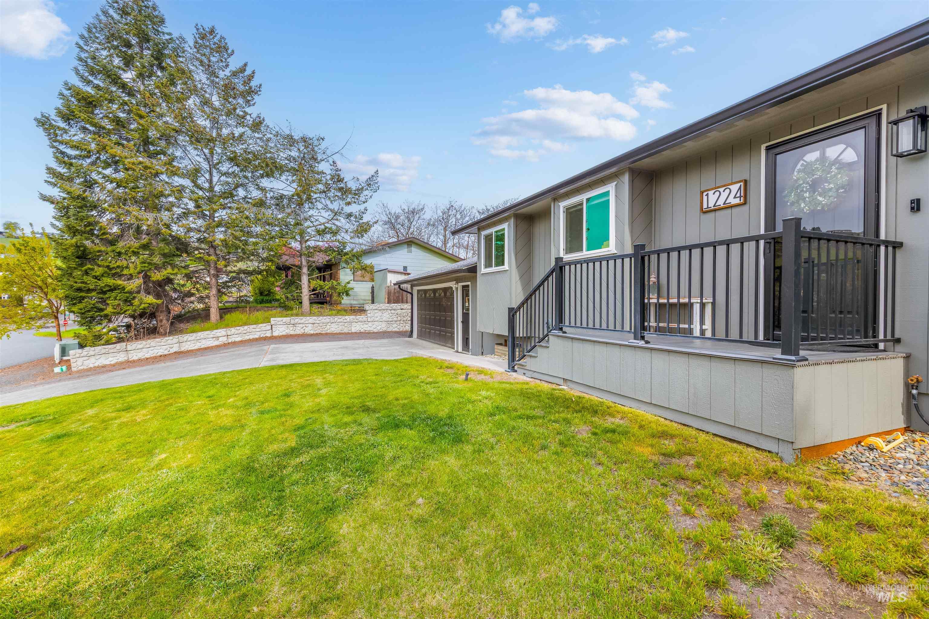 1224 Toby Court, Clarkston, Washington 99403, 4 Bedrooms, 3 Bathrooms, Residential For Sale, Price $450,000,MLS 98982812