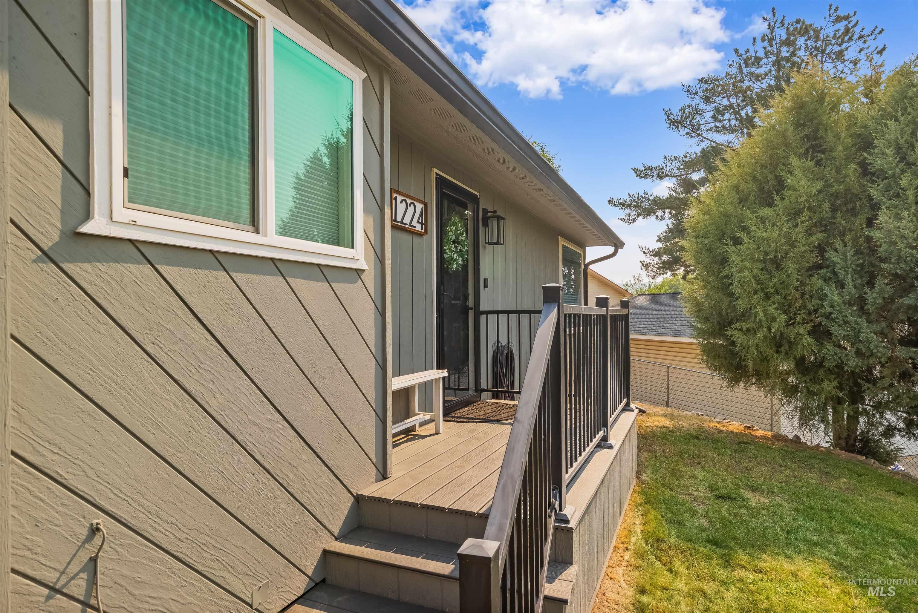 1224 Toby Court, Clarkston, Washington 99403, 4 Bedrooms, 3 Bathrooms, Residential For Sale, Price $445,000,MLS 98982812