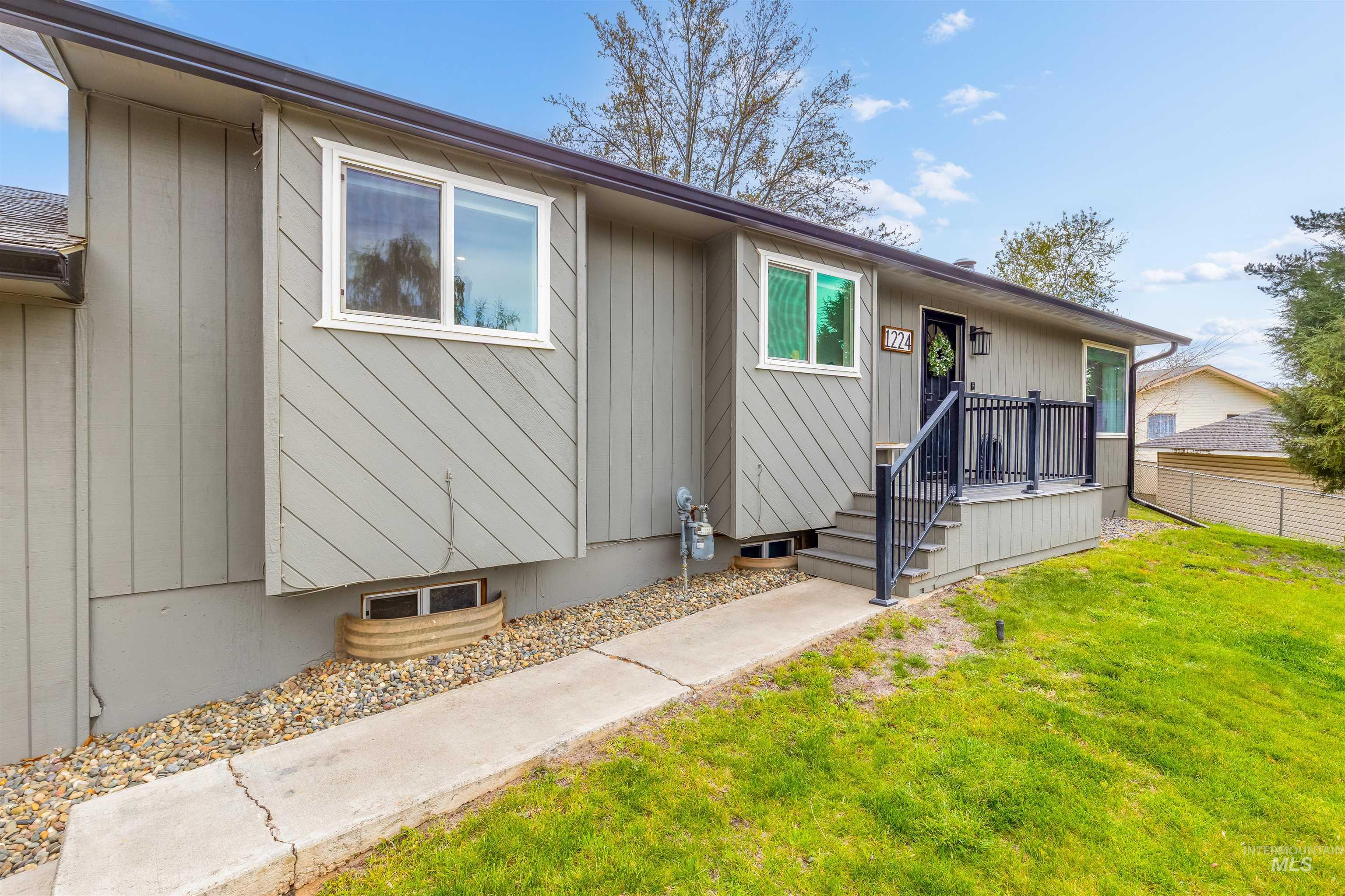 1224 Toby Court, Clarkston, Washington 99403, 4 Bedrooms, 3 Bathrooms, Residential For Sale, Price $445,000, 98982812
