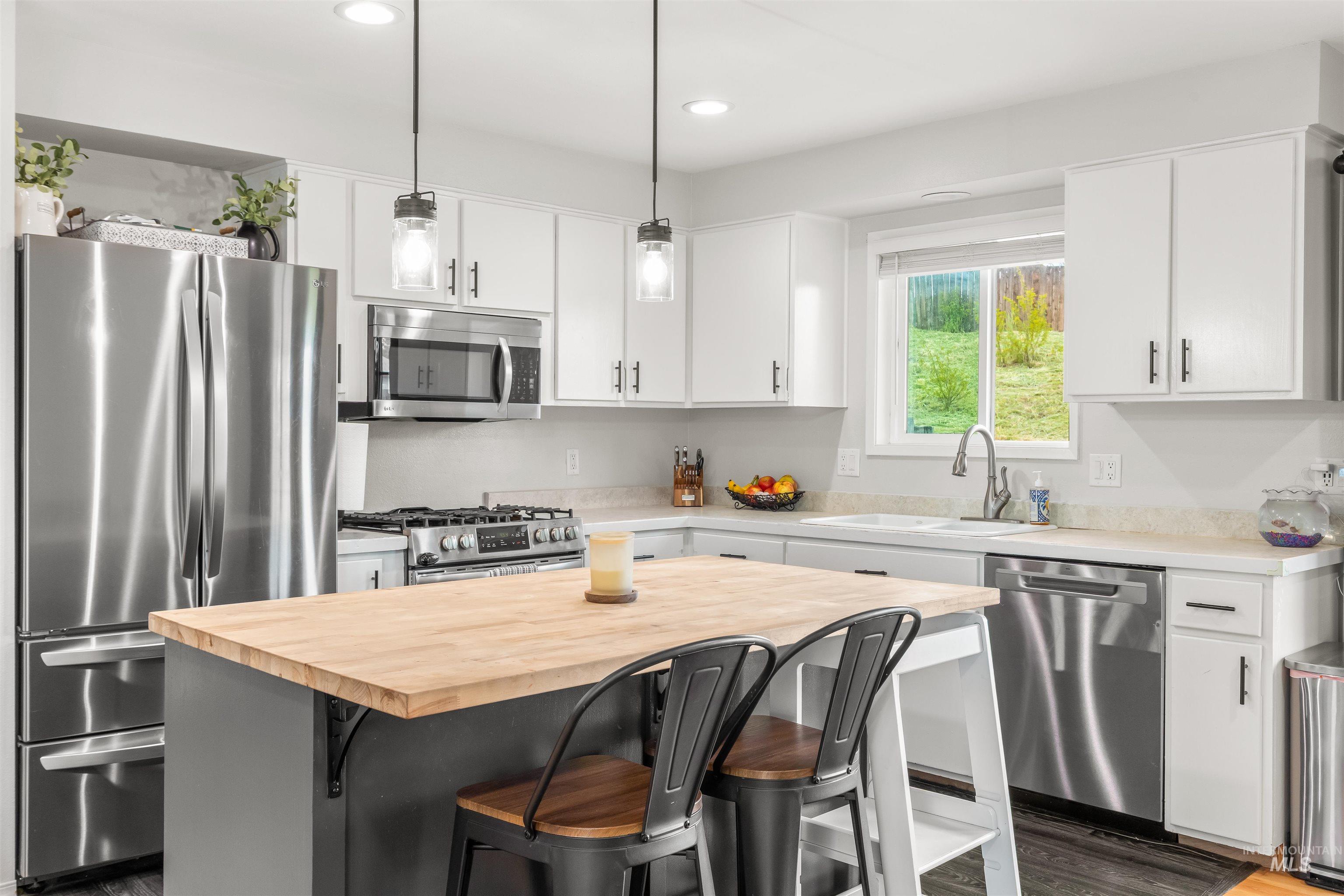 1224 Toby Court, Clarkston, Washington 99403, 4 Bedrooms, 3 Bathrooms, Residential For Sale, Price $450,000,MLS 98982812