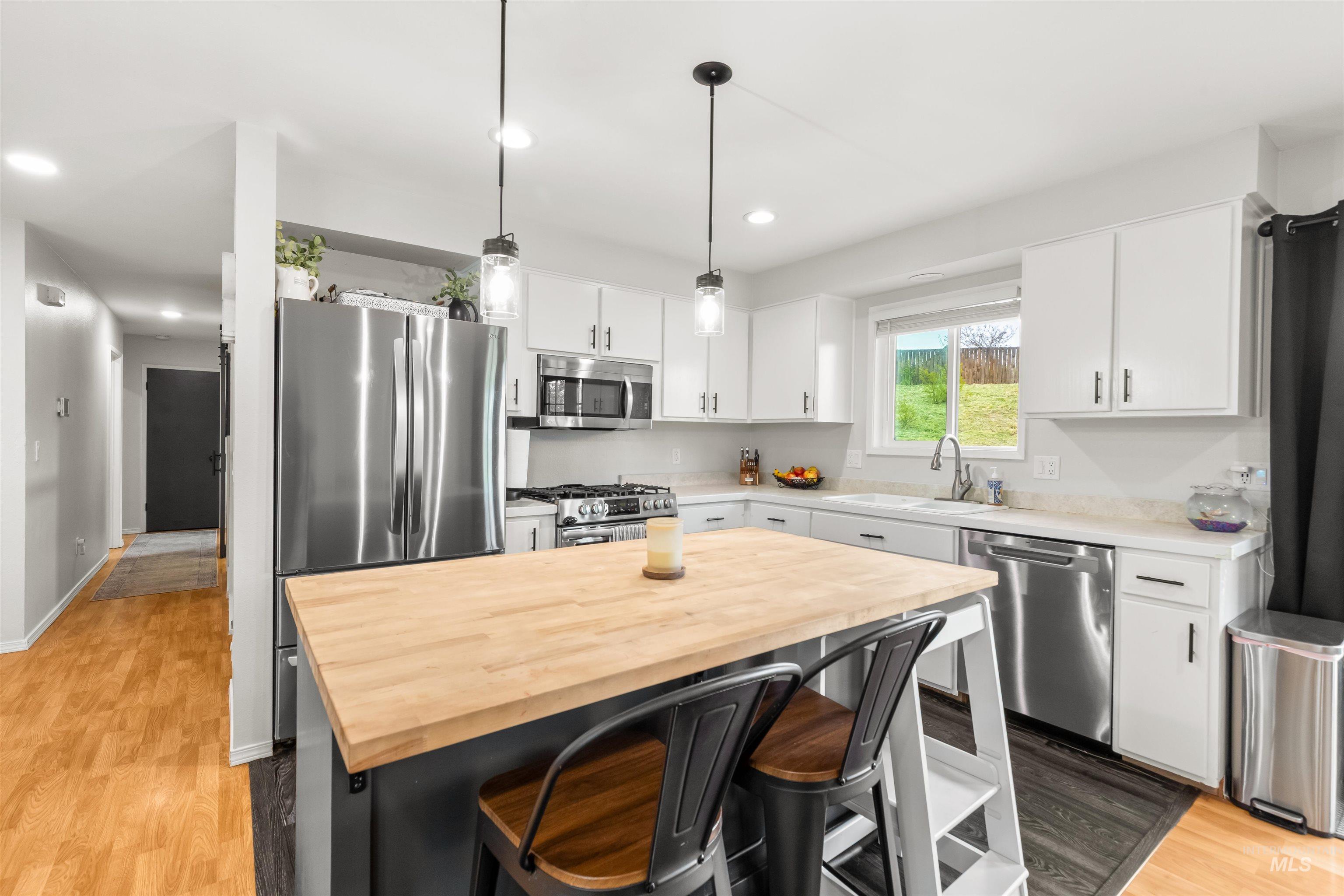 1224 Toby Court, Clarkston, Washington 99403, 4 Bedrooms, 3 Bathrooms, Residential For Sale, Price $450,000,MLS 98982812