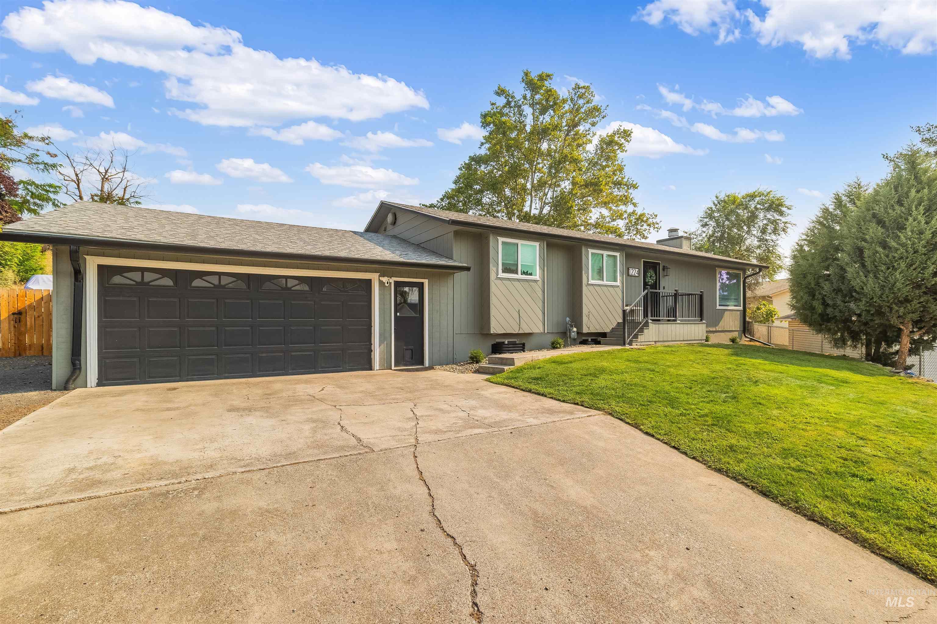 1224 Toby Court, Clarkston, Washington 99403, 4 Bedrooms, 3 Bathrooms, Residential For Sale, Price $445,000,MLS 98982812