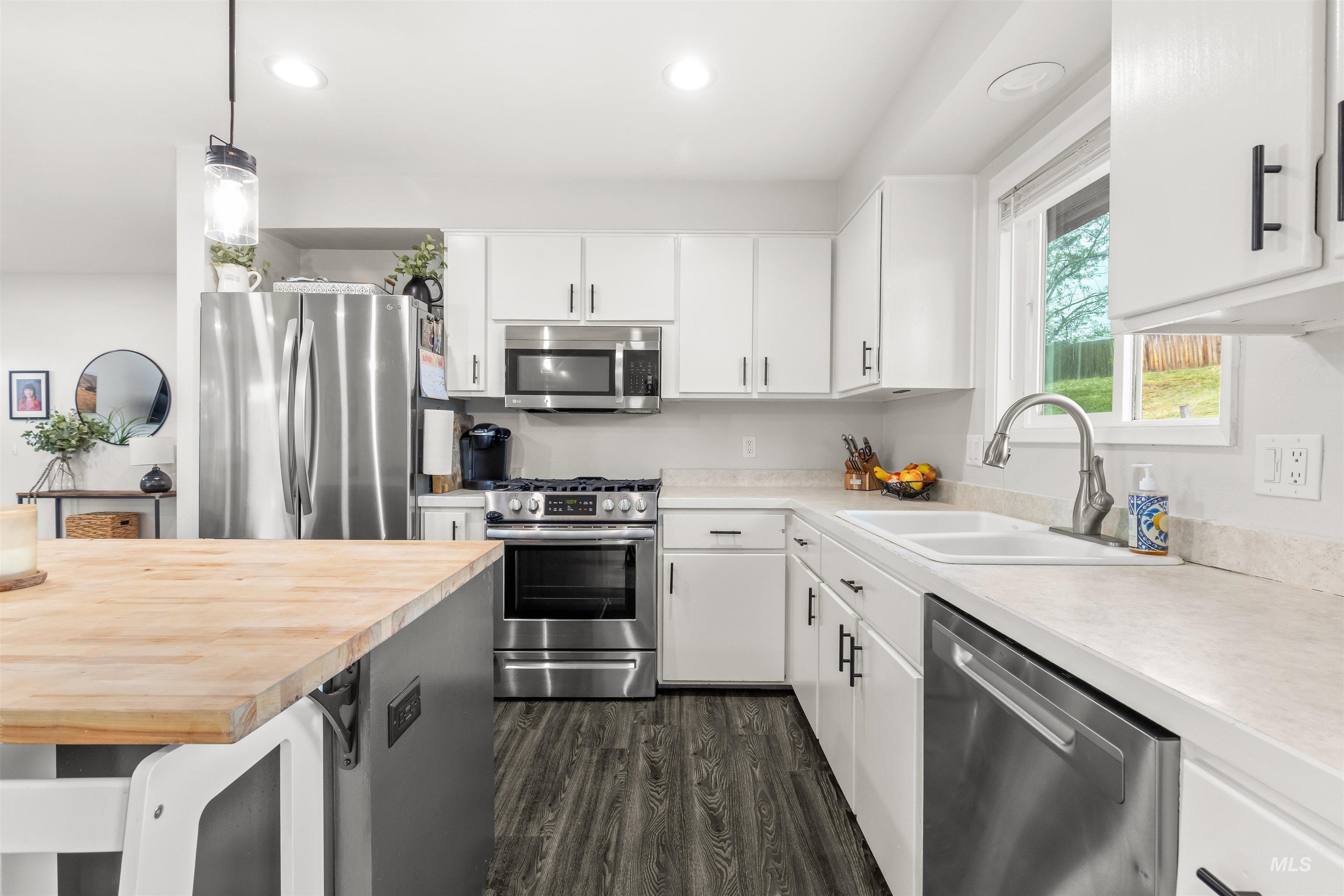 1224 Toby Court, Clarkston, Washington 99403, 4 Bedrooms, 3 Bathrooms, Residential For Sale, Price $450,000,MLS 98982812