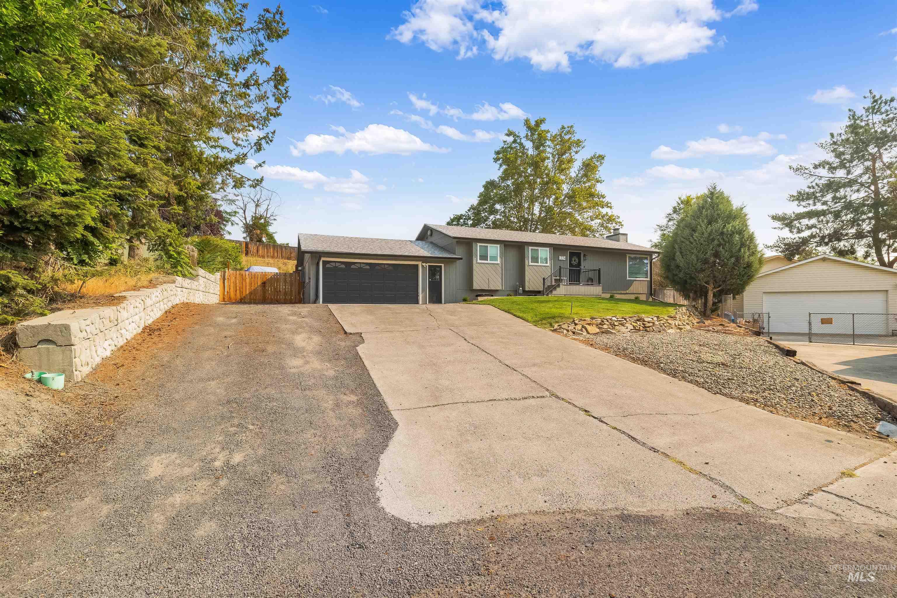 1224 Toby Court, Clarkston, Washington 99403, 4 Bedrooms, 3 Bathrooms, Residential For Sale, Price $445,000,MLS 98982812