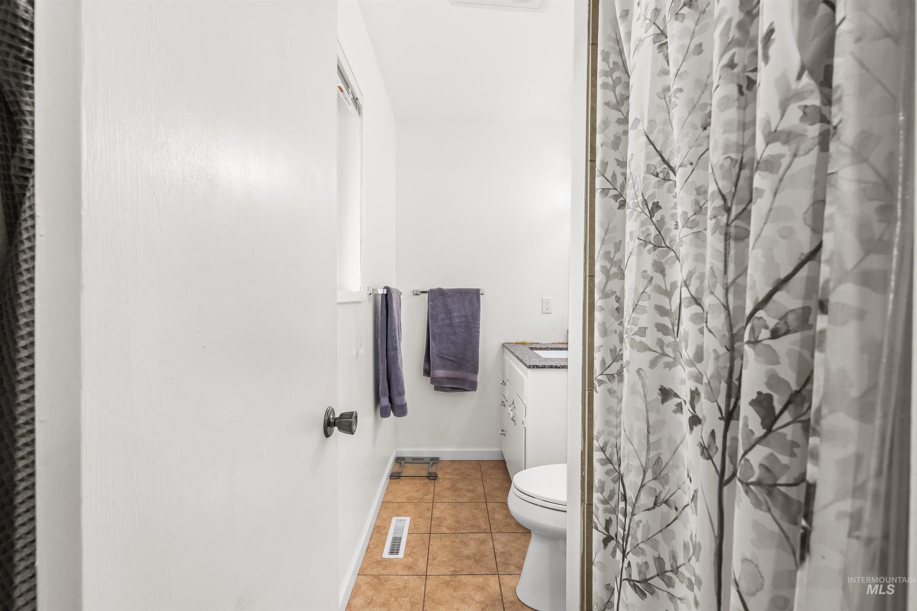 1224 Toby Court, Clarkston, Washington 99403, 4 Bedrooms, 3 Bathrooms, Residential For Sale, Price $450,000,MLS 98982812