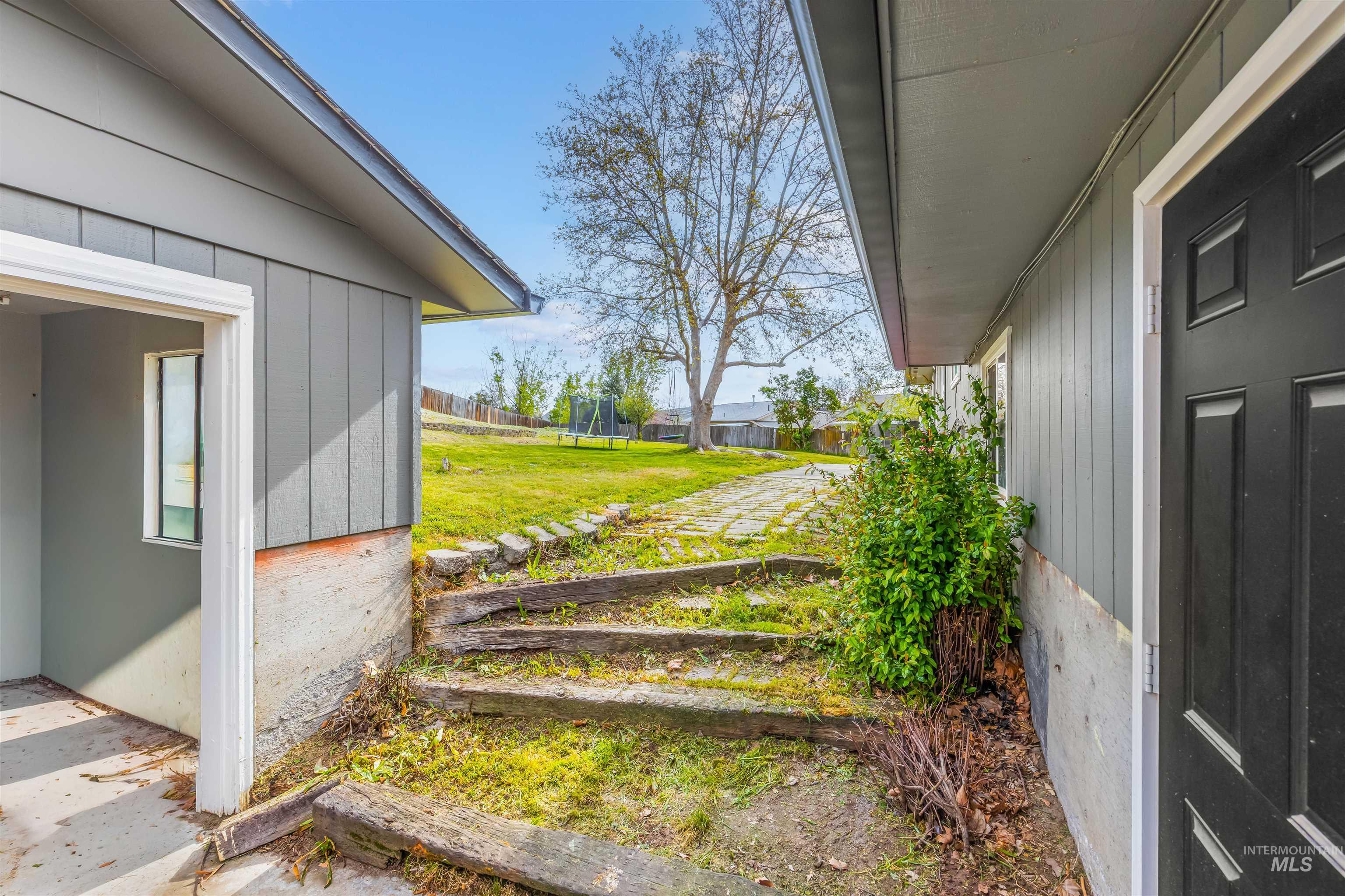 1224 Toby Court, Clarkston, Washington 99403, 4 Bedrooms, 3 Bathrooms, Residential For Sale, Price $450,000,MLS 98982812