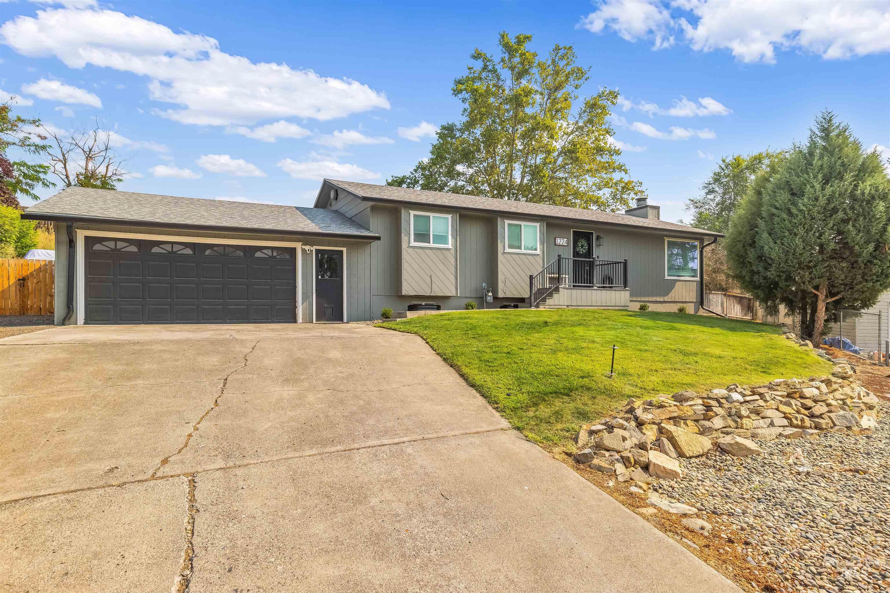 1224 Toby Court, Clarkston, Washington 99403, 4 Bedrooms, 3 Bathrooms, Residential For Sale, Price $445,000,MLS 98982812