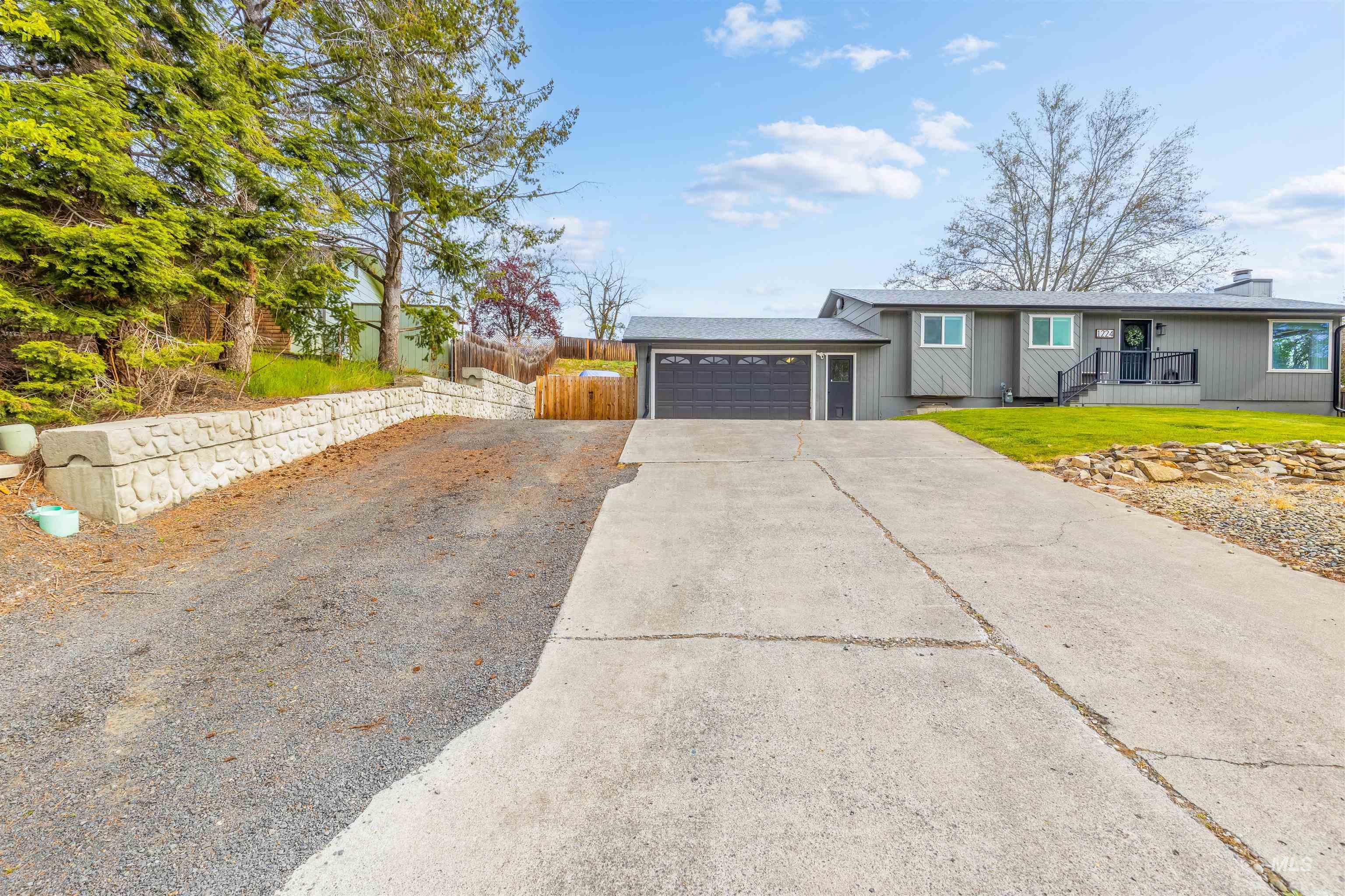 1224 Toby Court, Clarkston, Washington 99403, 4 Bedrooms, 3 Bathrooms, Residential For Sale, Price $450,000,MLS 98982812