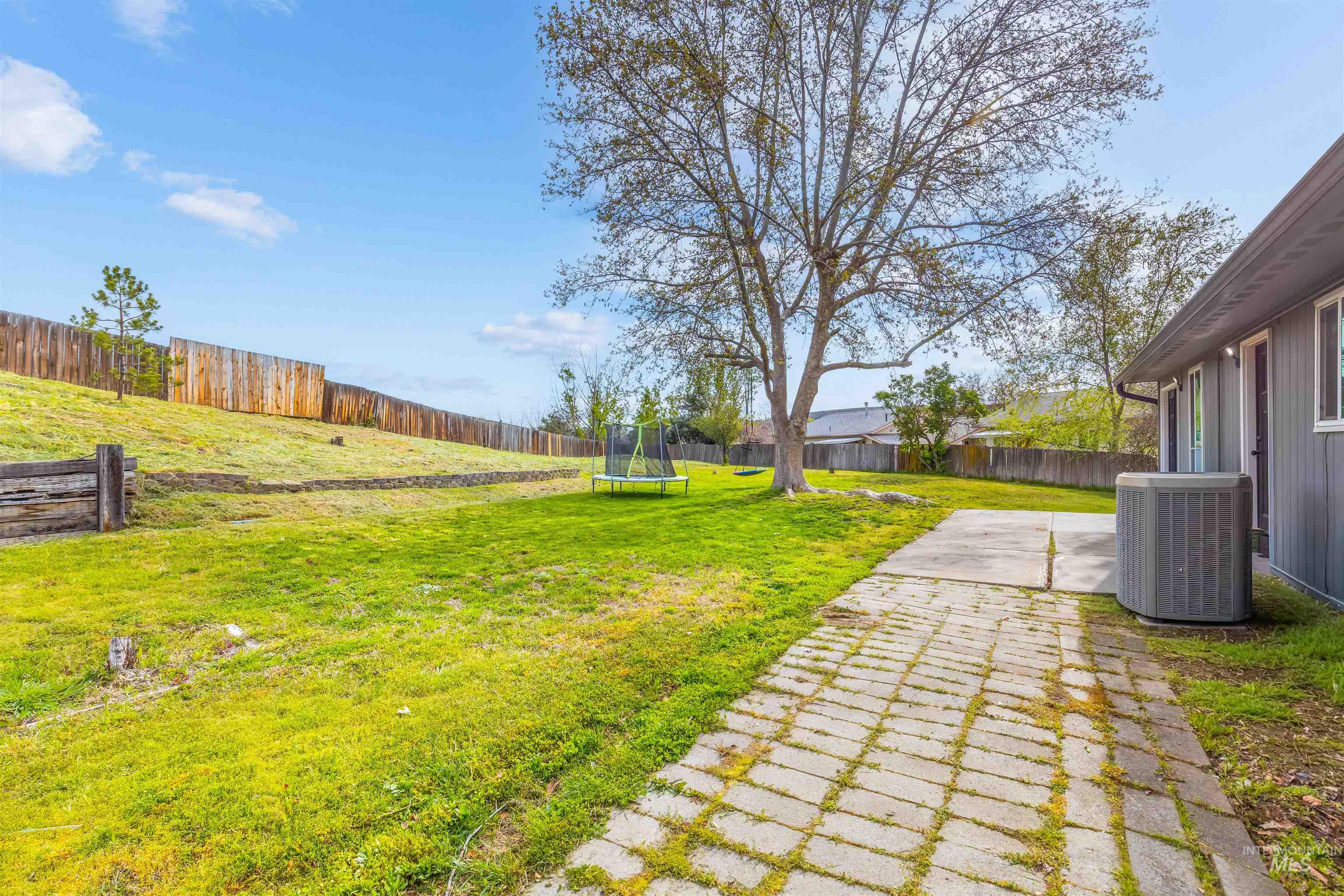 1224 Toby Court, Clarkston, Washington 99403, 4 Bedrooms, 3 Bathrooms, Residential For Sale, Price $450,000,MLS 98982812