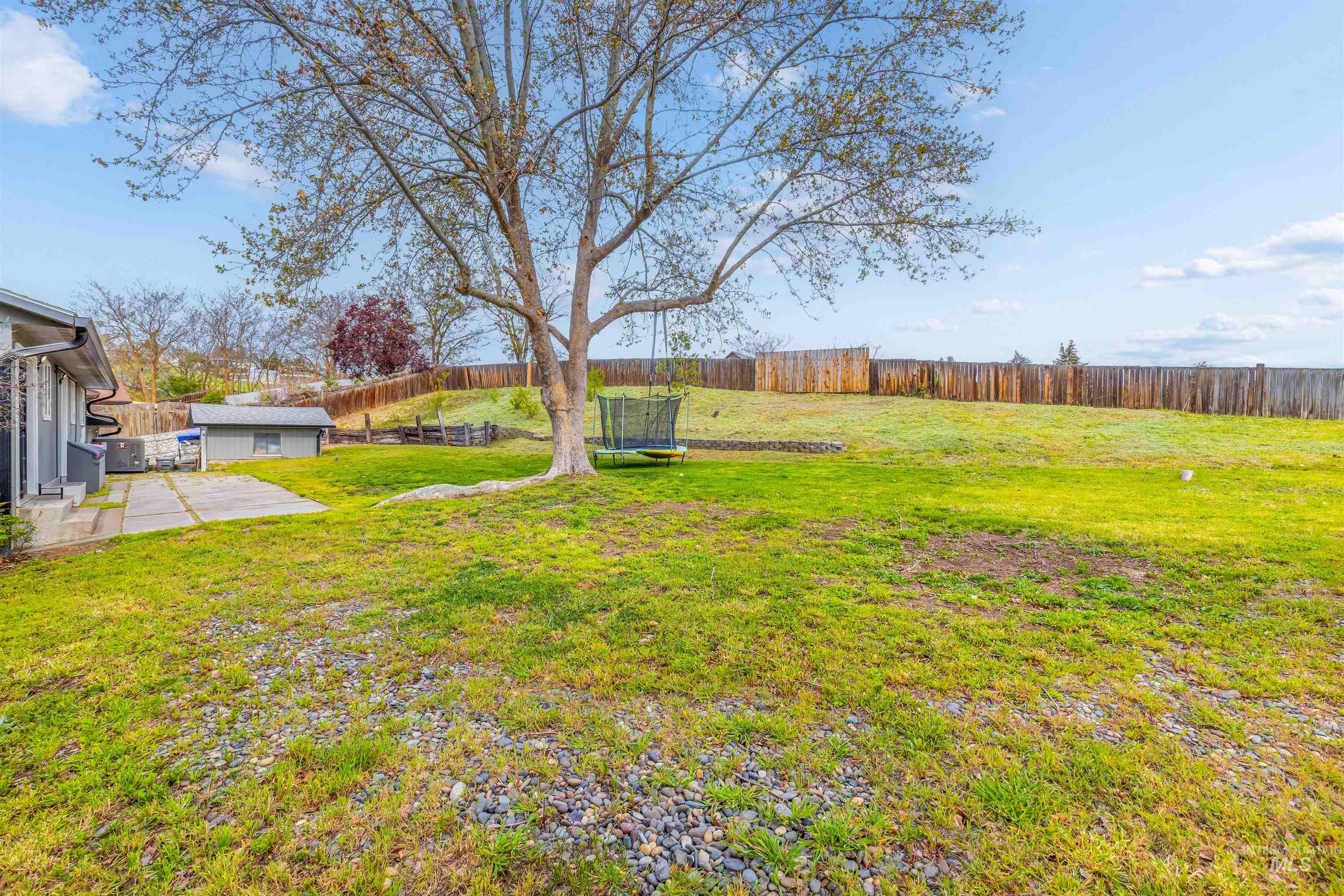 1224 Toby Court, Clarkston, Washington 99403, 4 Bedrooms, 3 Bathrooms, Residential For Sale, Price $450,000,MLS 98982812