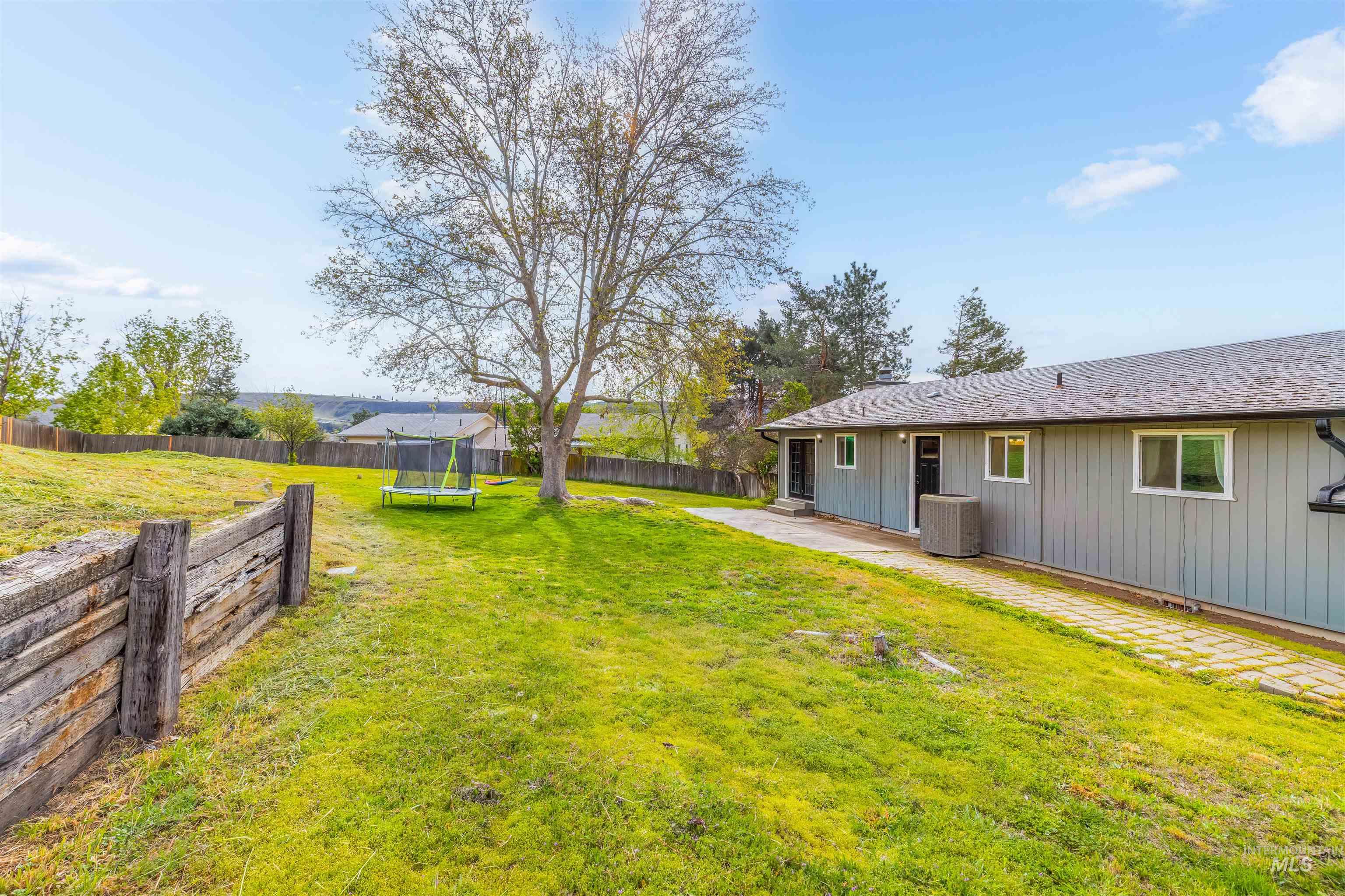 1224 Toby Court, Clarkston, Washington 99403, 4 Bedrooms, 3 Bathrooms, Residential For Sale, Price $450,000,MLS 98982812