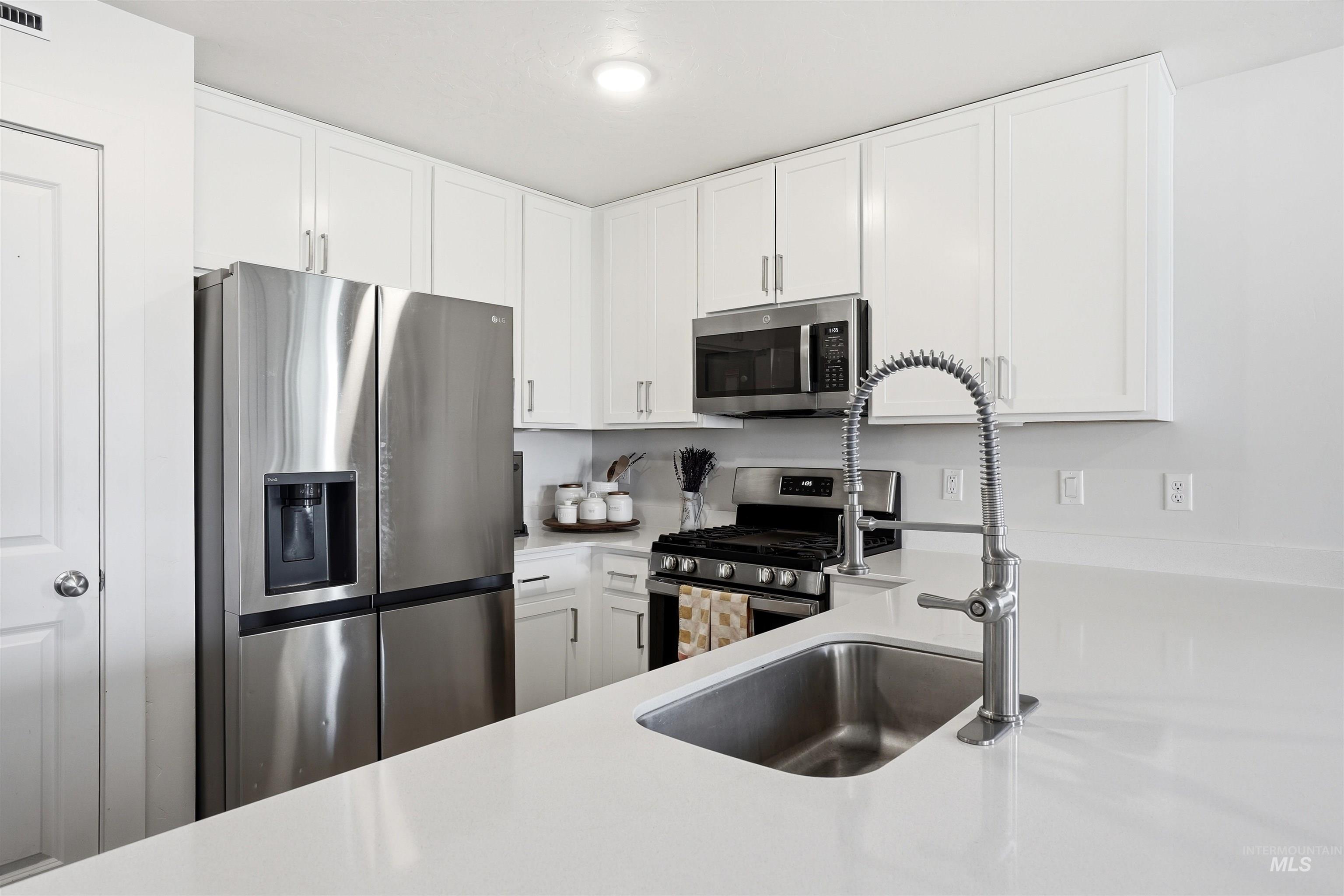 15038 Cumulus Place, Caldwell, Idaho 83607, 3 Bedrooms, 2 Bathrooms, Residential For Sale, Price $400,000,MLS 98982813