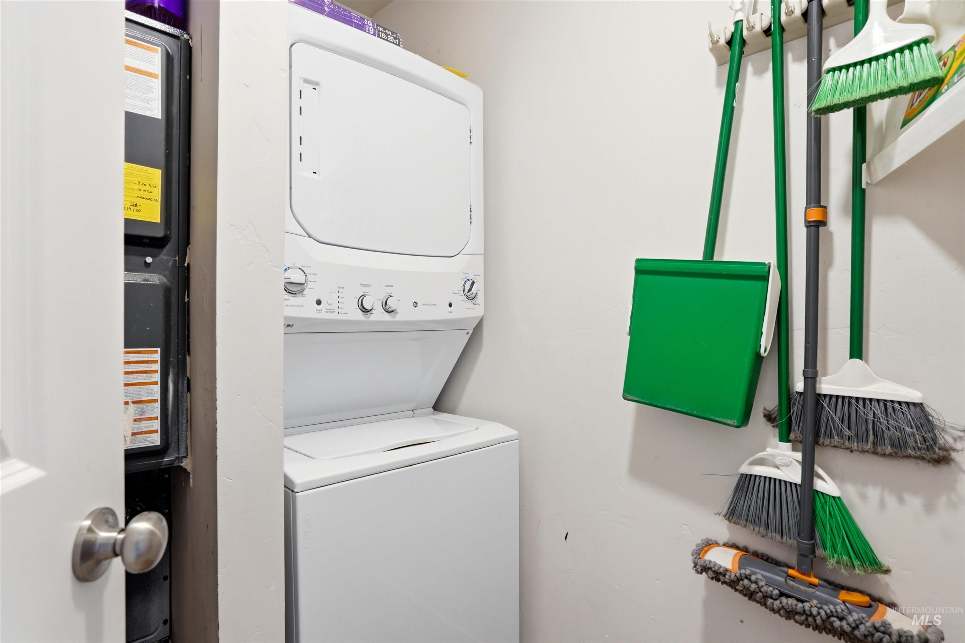 15038 Cumulus Place, Caldwell, Idaho 83607, 3 Bedrooms, 2 Bathrooms, Residential For Sale, Price $400,000,MLS 98982813