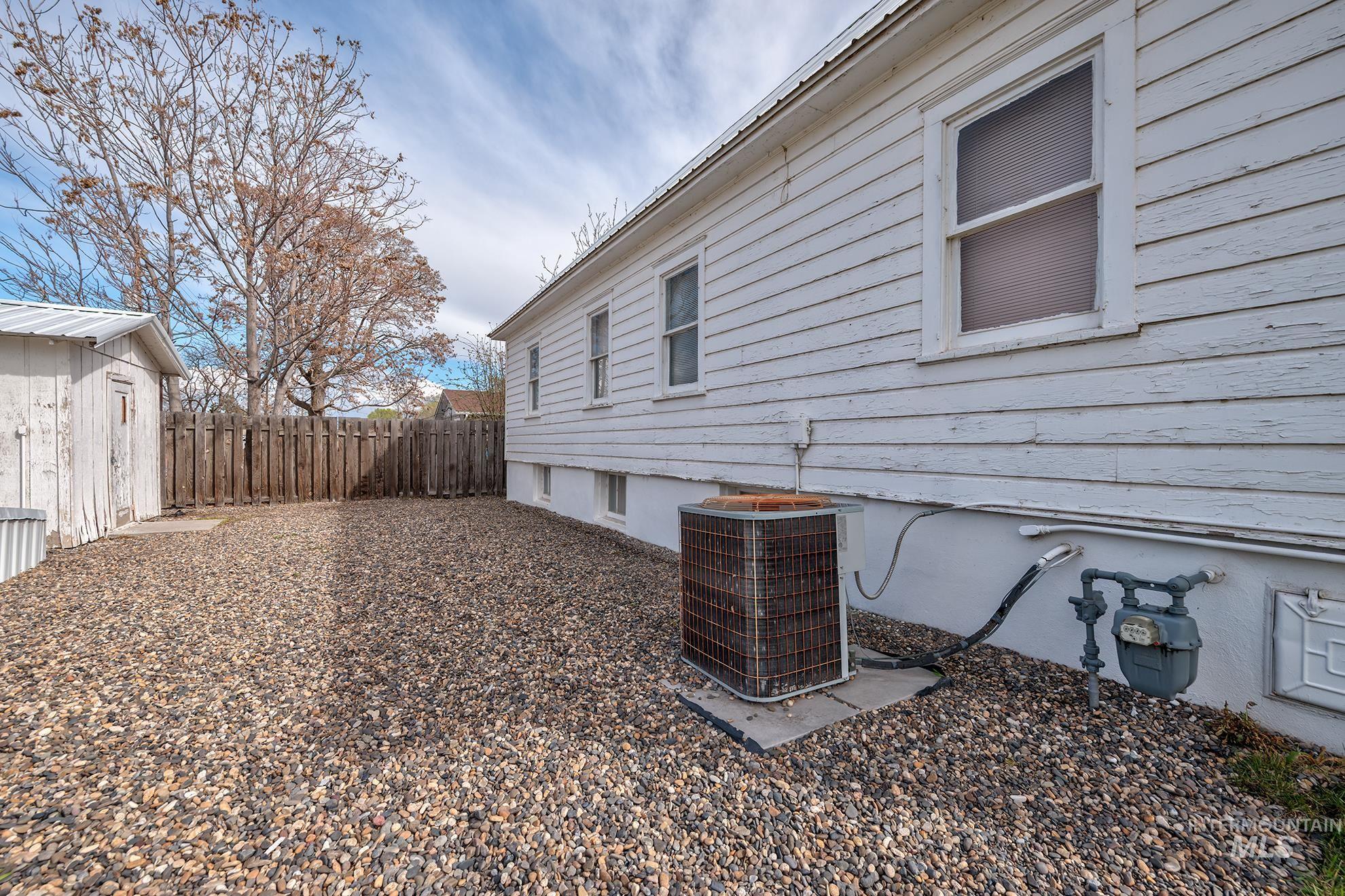 404 N 3rd, Nyssa, Oregon 97913, 2 Bathrooms, Residential For Sale, Price $250,000,MLS 98982815