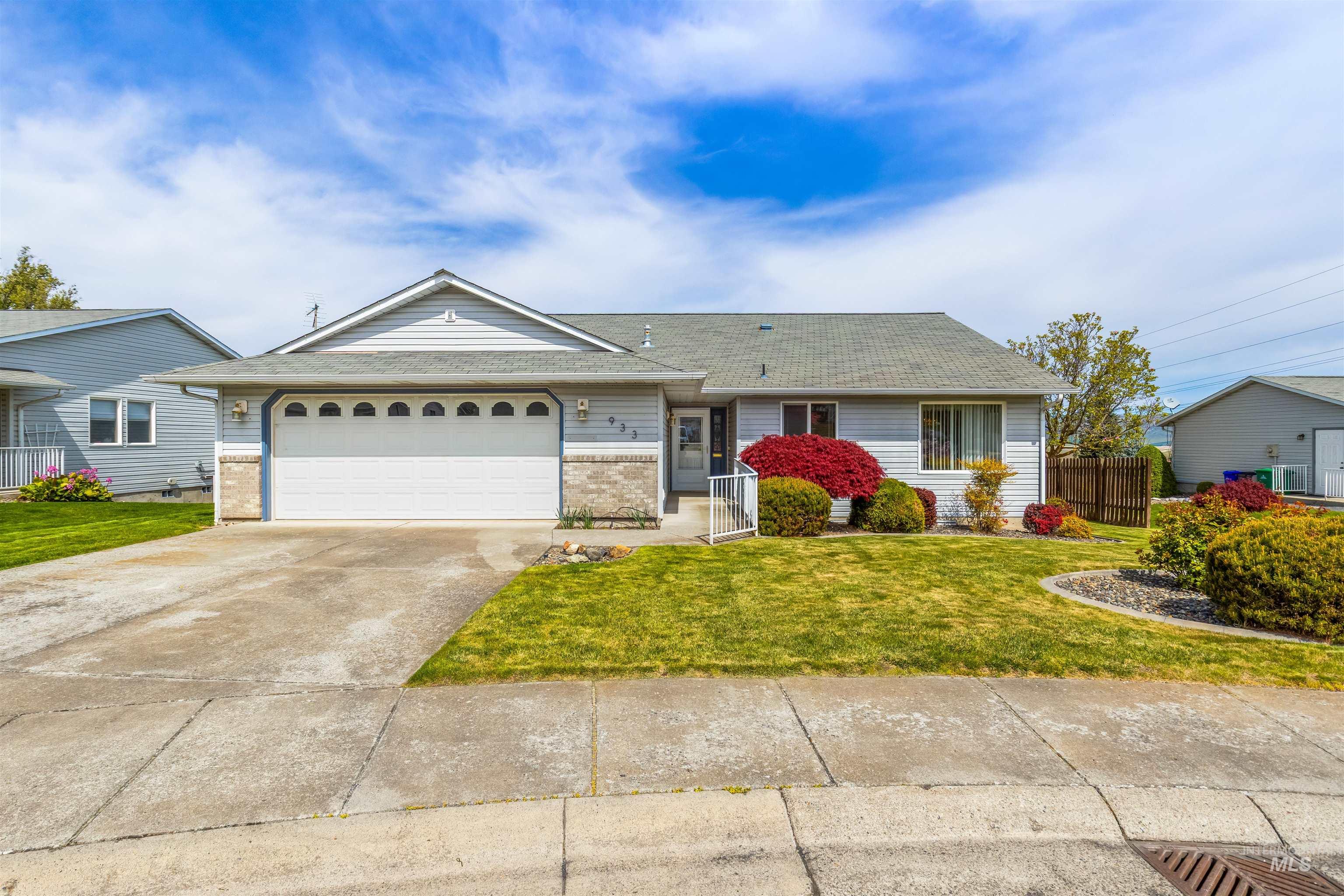 933 Cypress Court, Lewiston, Idaho 83501, 3 Bedrooms, 2 Bathrooms, Residential For Sale, Price $394,000, 98982816