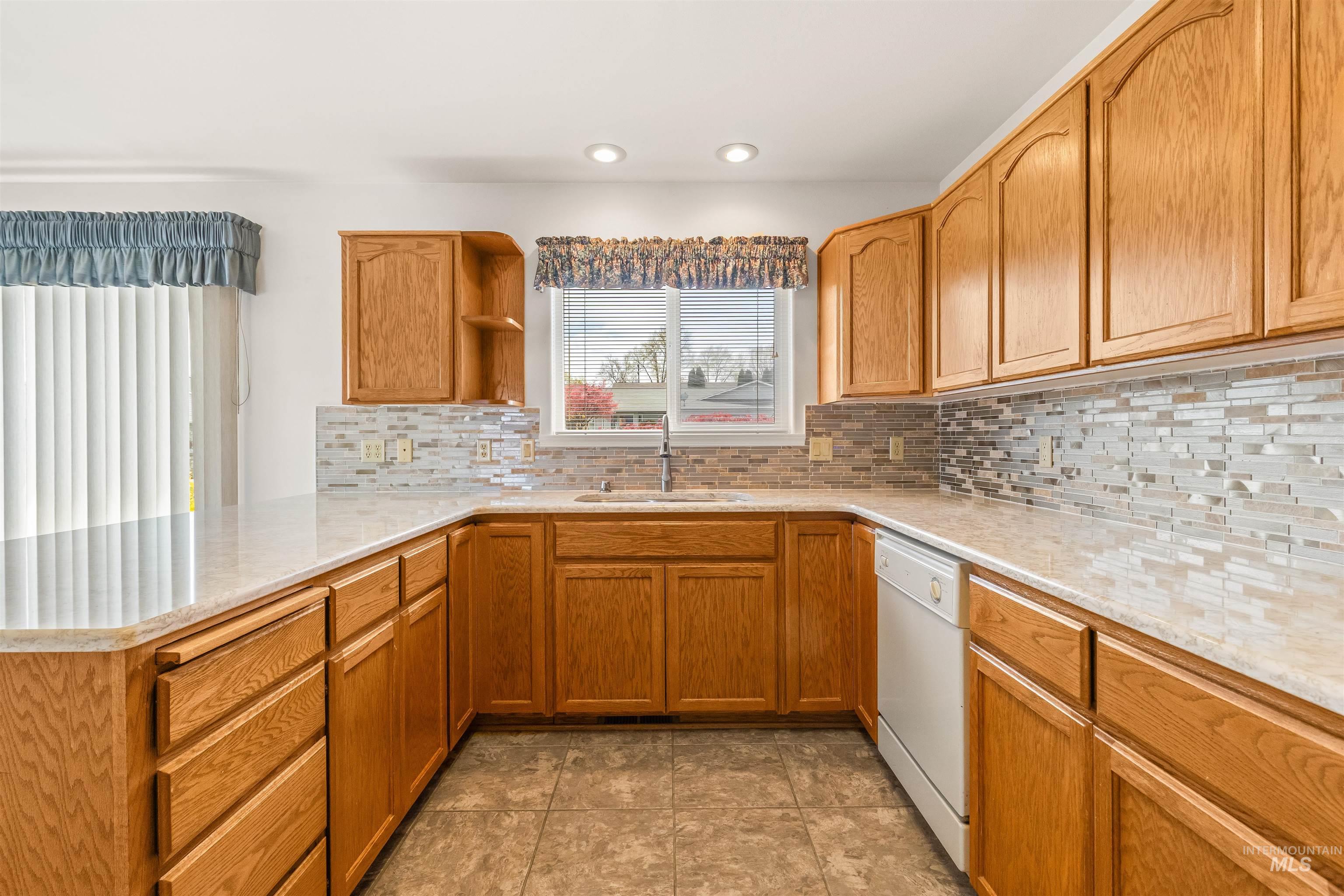 933 Cypress Court, Lewiston, Idaho 83501, 3 Bedrooms, 2 Bathrooms, Residential For Sale, Price $394,000, 98982816