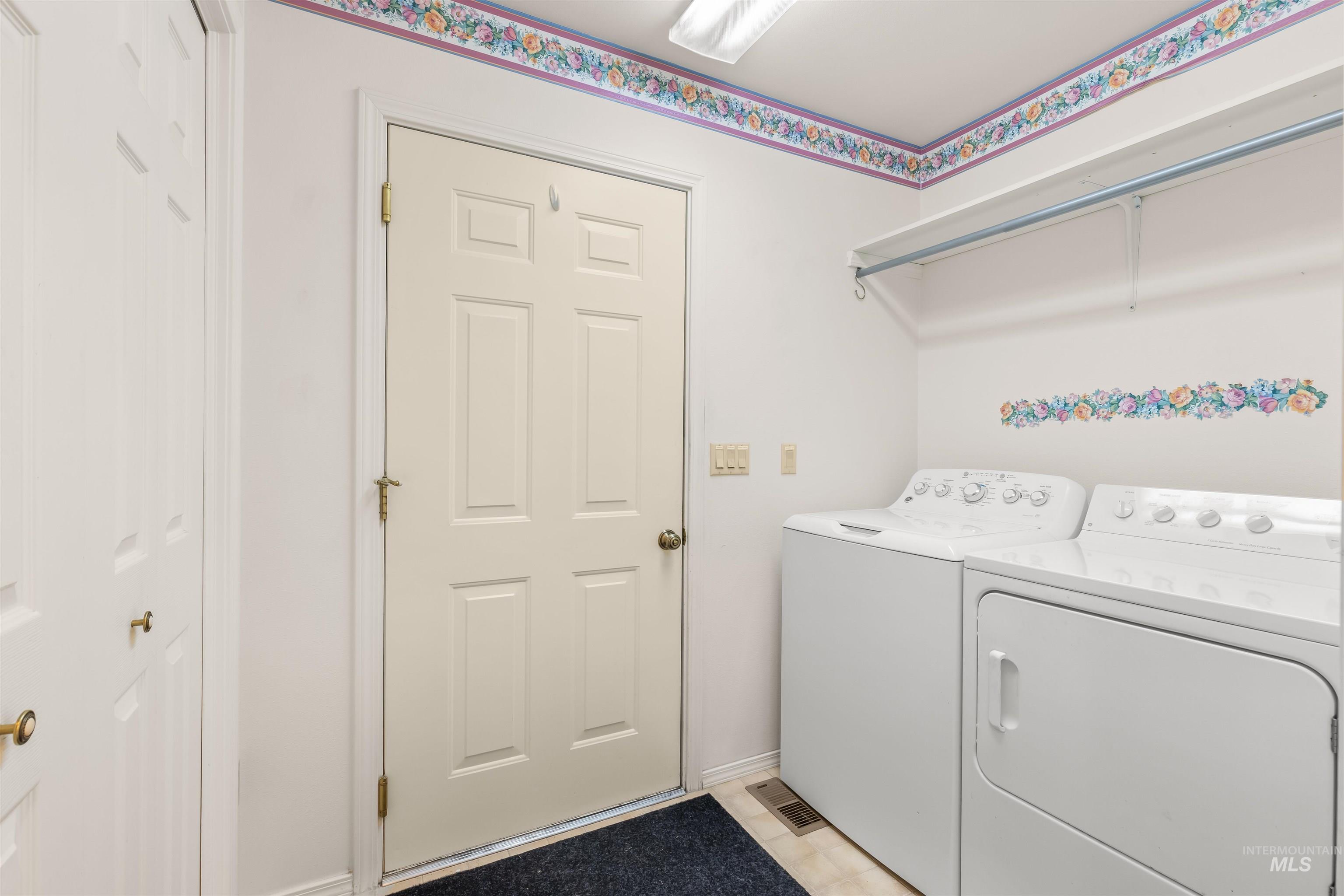 933 Cypress Court, Lewiston, Idaho 83501, 3 Bedrooms, 2 Bathrooms, Residential For Sale, Price $394,000, 98982816