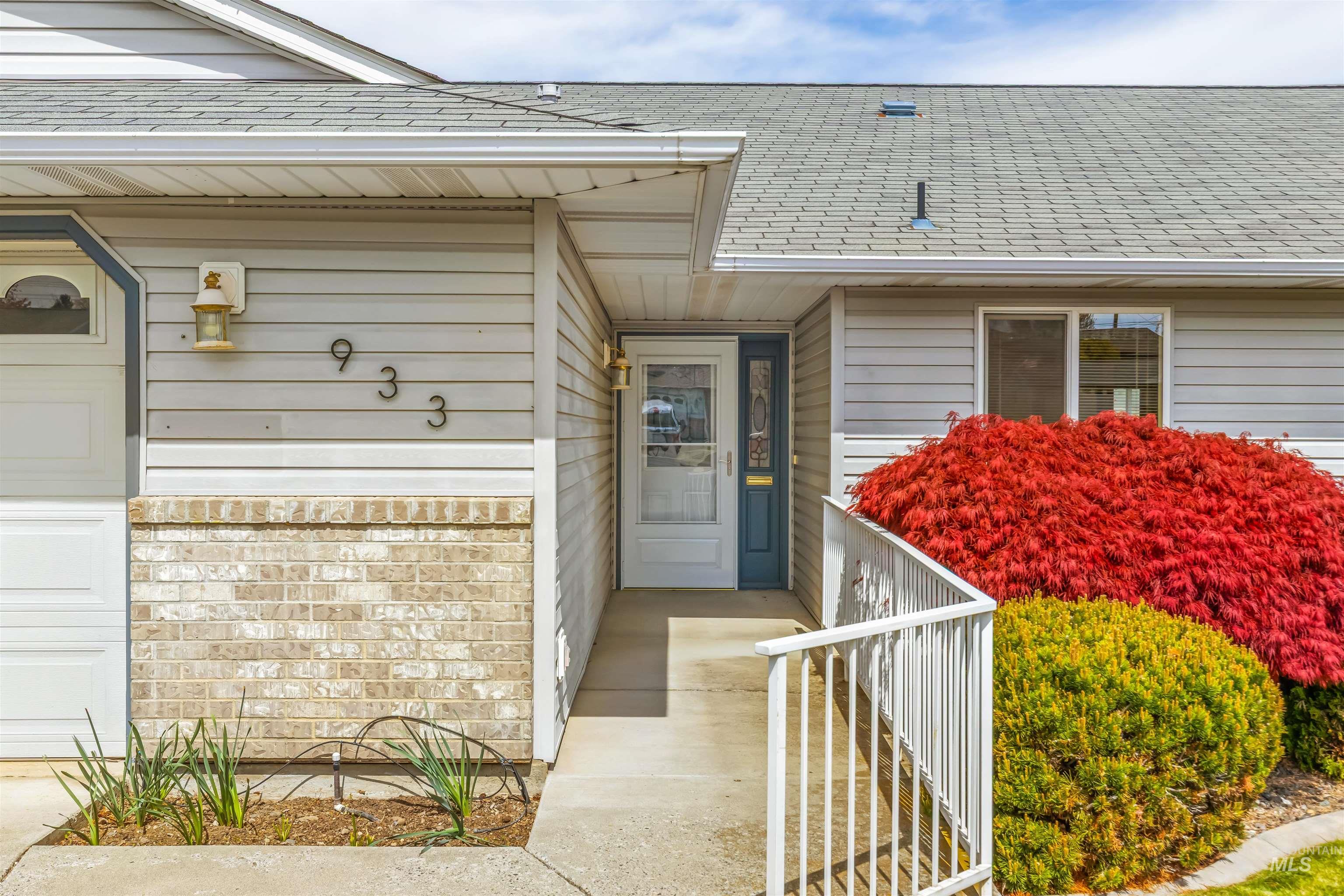 933 Cypress Court, Lewiston, Idaho 83501, 3 Bedrooms, 2 Bathrooms, Residential For Sale, Price $394,000, 98982816