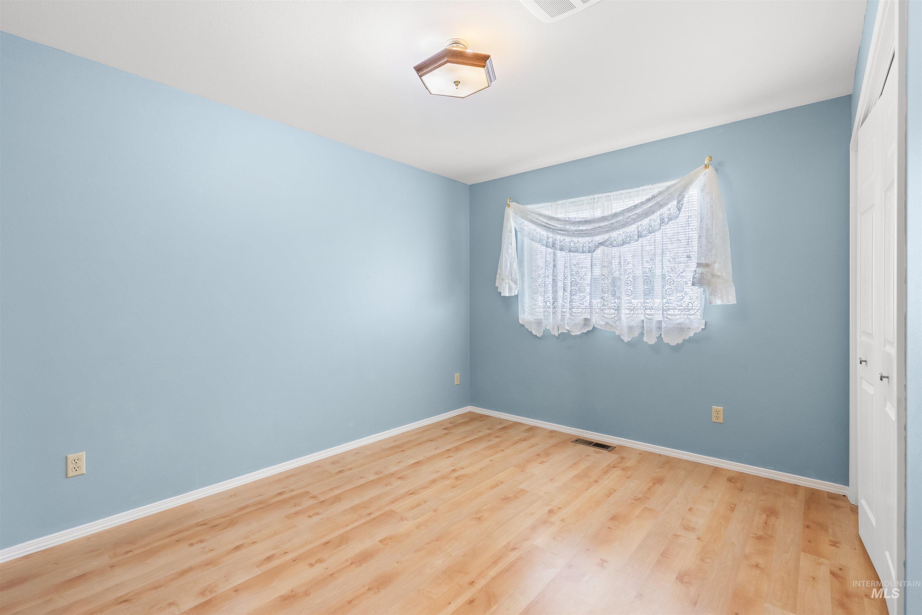 933 Cypress Court, Lewiston, Idaho 83501, 3 Bedrooms, 2 Bathrooms, Residential For Sale, Price $394,000, 98982816