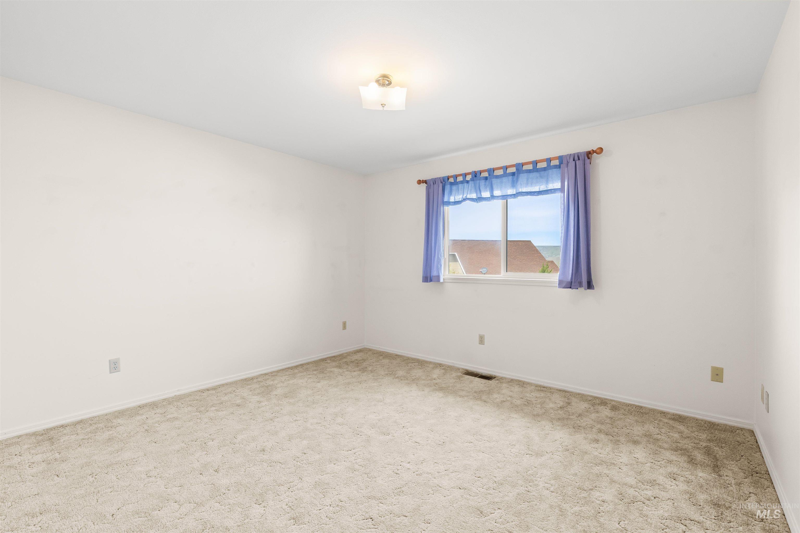 933 Cypress Court, Lewiston, Idaho 83501, 3 Bedrooms, 2 Bathrooms, Residential For Sale, Price $394,000, 98982816