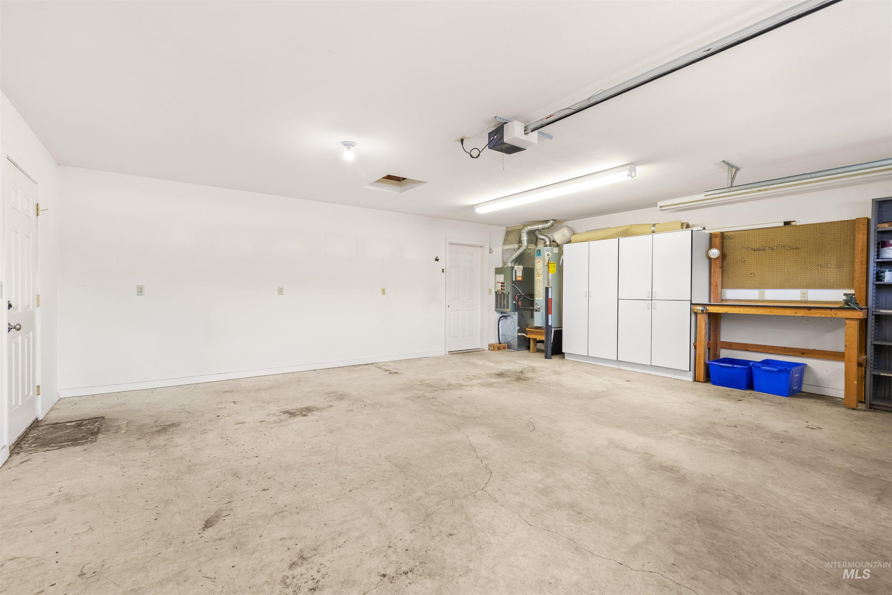 933 Cypress Court, Lewiston, Idaho 83501, 3 Bedrooms, 2 Bathrooms, Residential For Sale, Price $394,000, 98982816