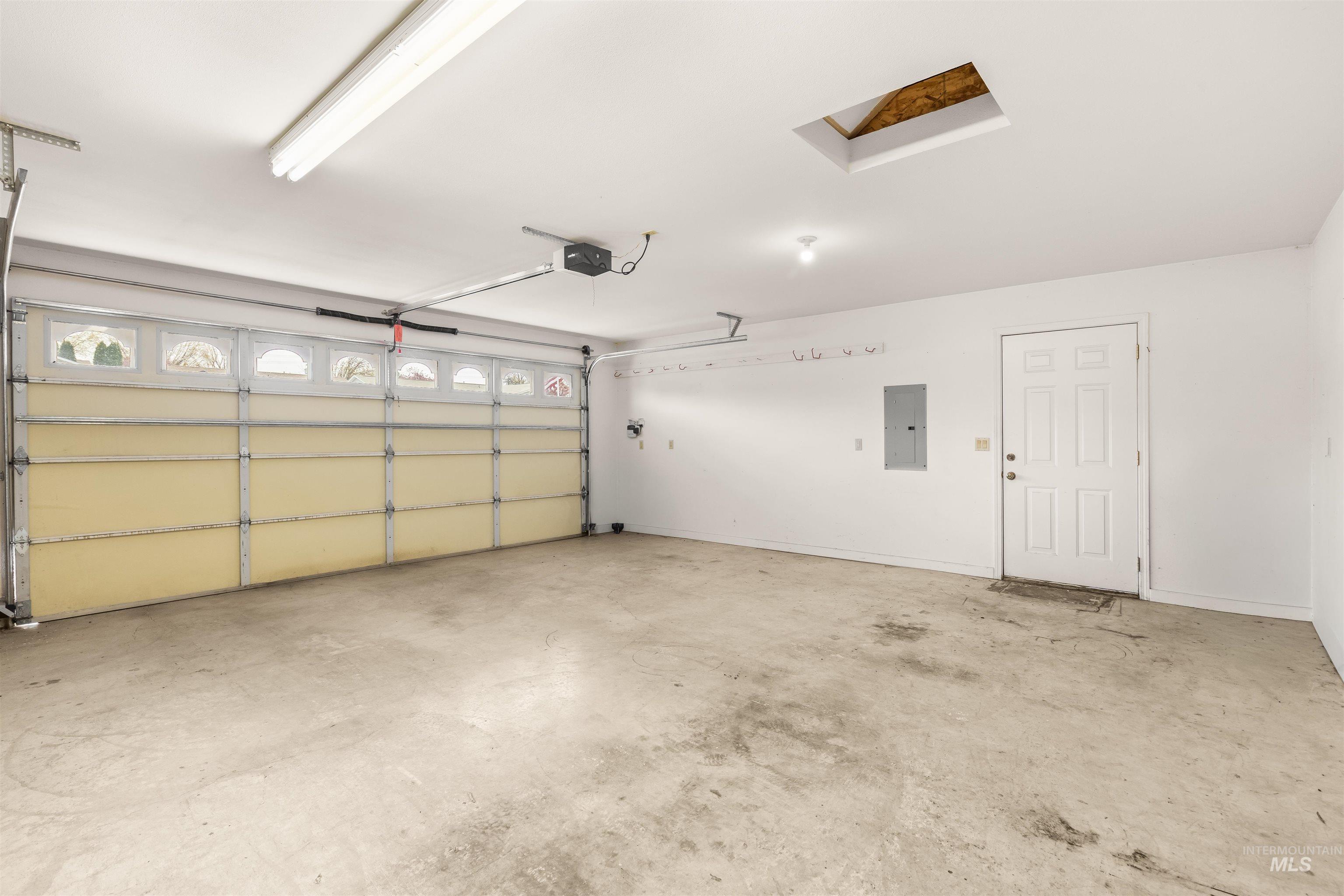 933 Cypress Court, Lewiston, Idaho 83501, 3 Bedrooms, 2 Bathrooms, Residential For Sale, Price $394,000, 98982816