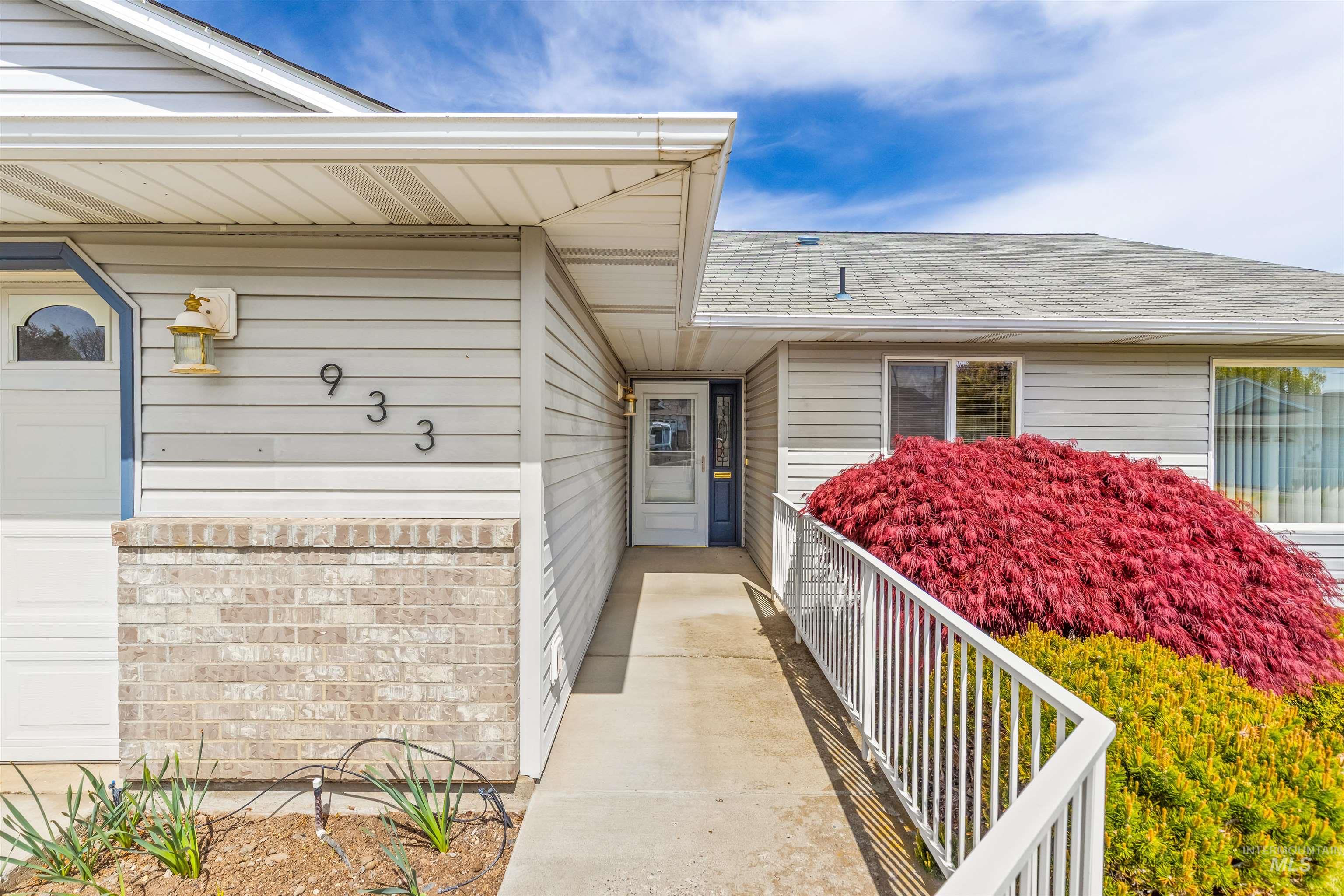 933 Cypress Court, Lewiston, Idaho 83501, 3 Bedrooms, 2 Bathrooms, Residential For Sale, Price $394,000, 98982816