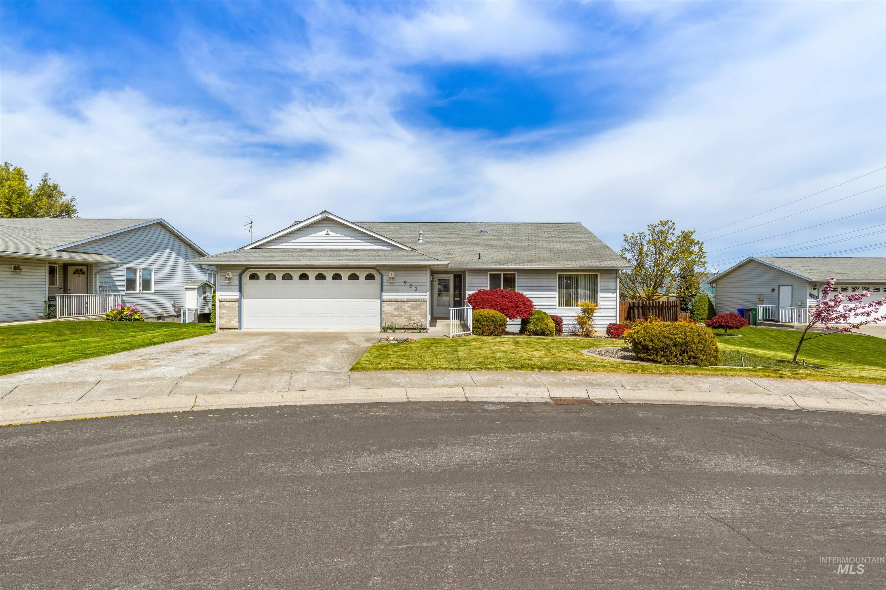 933 Cypress Court, Lewiston, Idaho 83501, 3 Bedrooms, 2 Bathrooms, Residential For Sale, Price $394,000, 98982816
