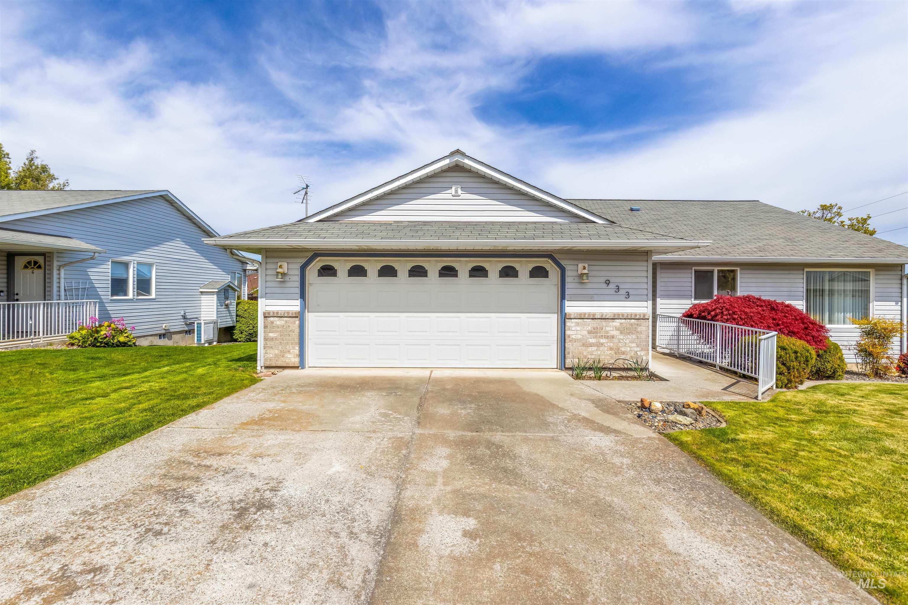 933 Cypress Court, Lewiston, Idaho 83501, 3 Bedrooms, 2 Bathrooms, Residential For Sale, Price $394,000, 98982816