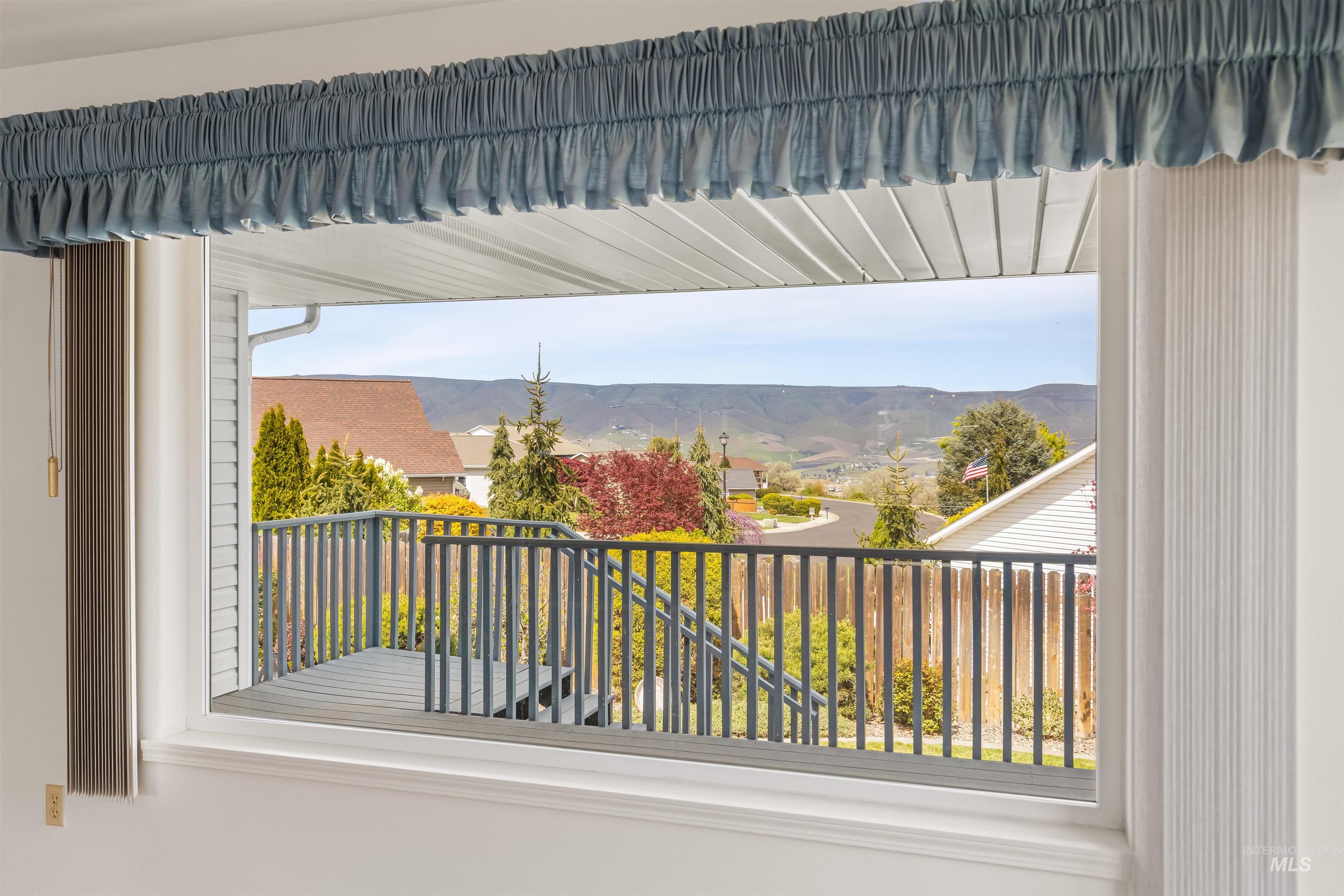 933 Cypress Court, Lewiston, Idaho 83501, 3 Bedrooms, 2 Bathrooms, Residential For Sale, Price $394,000, 98982816