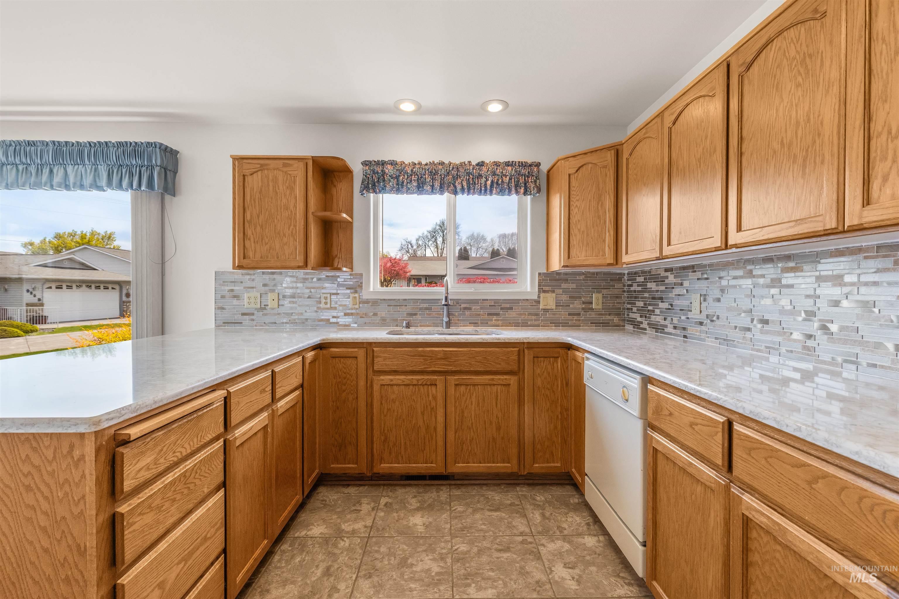 933 Cypress Court, Lewiston, Idaho 83501, 3 Bedrooms, 2 Bathrooms, Residential For Sale, Price $394,000, 98982816