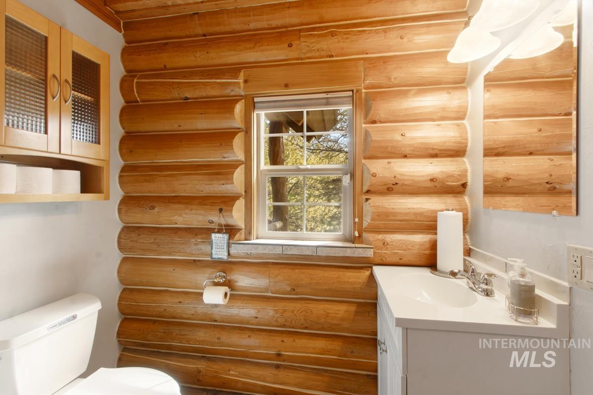 10360 Gamann Drive, Cascade, Idaho 83611, 3 Bedrooms, 4 Bathrooms, Residential For Sale, Price $1,100,000,MLS 98982834