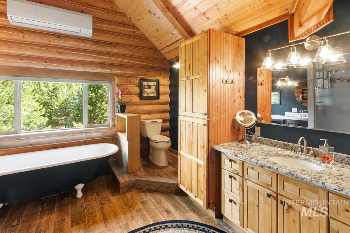 10360 Gamann Drive, Cascade, Idaho 83611, 3 Bedrooms, 4 Bathrooms, Residential For Sale, Price $1,100,000,MLS 98982834