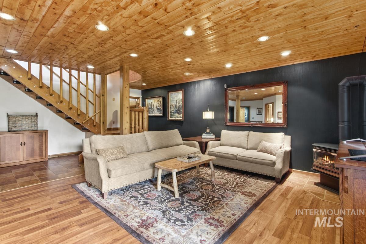 10360 Gamann Drive, Cascade, Idaho 83611, 3 Bedrooms, 4 Bathrooms, Residential For Sale, Price $1,100,000,MLS 98982834