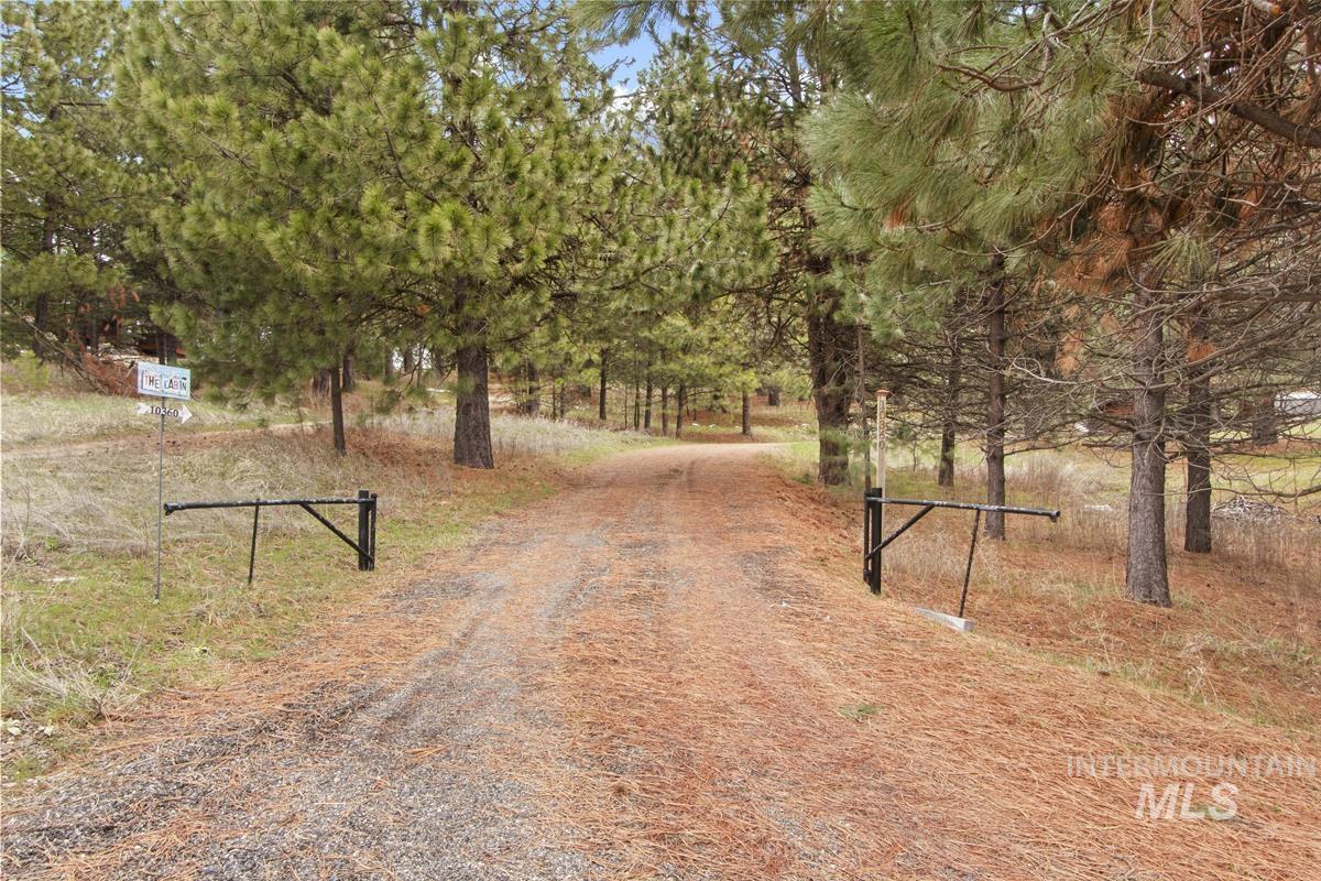 10360 Gamann Drive, Cascade, Idaho 83611, 3 Bedrooms, 4 Bathrooms, Residential For Sale, Price $1,100,000,MLS 98982834