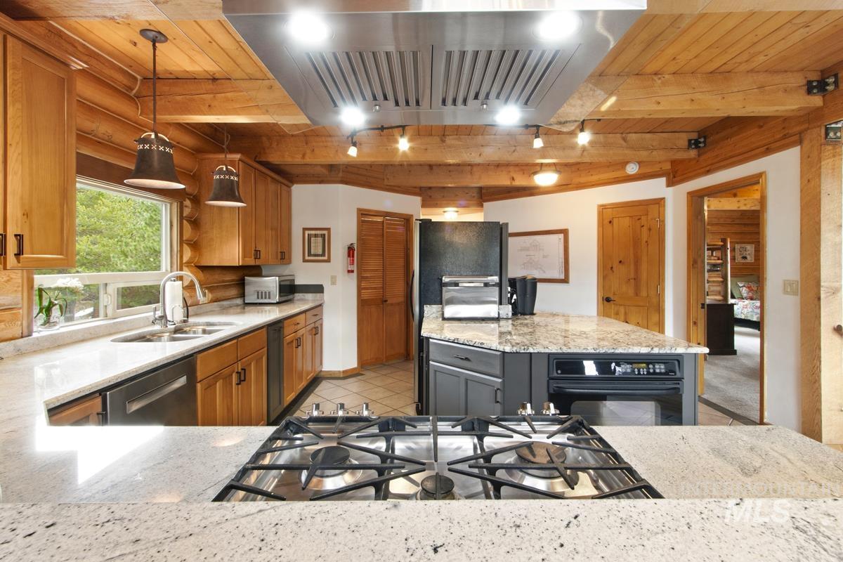 10360 Gamann Drive, Cascade, Idaho 83611, 3 Bedrooms, 4 Bathrooms, Residential For Sale, Price $1,100,000,MLS 98982834