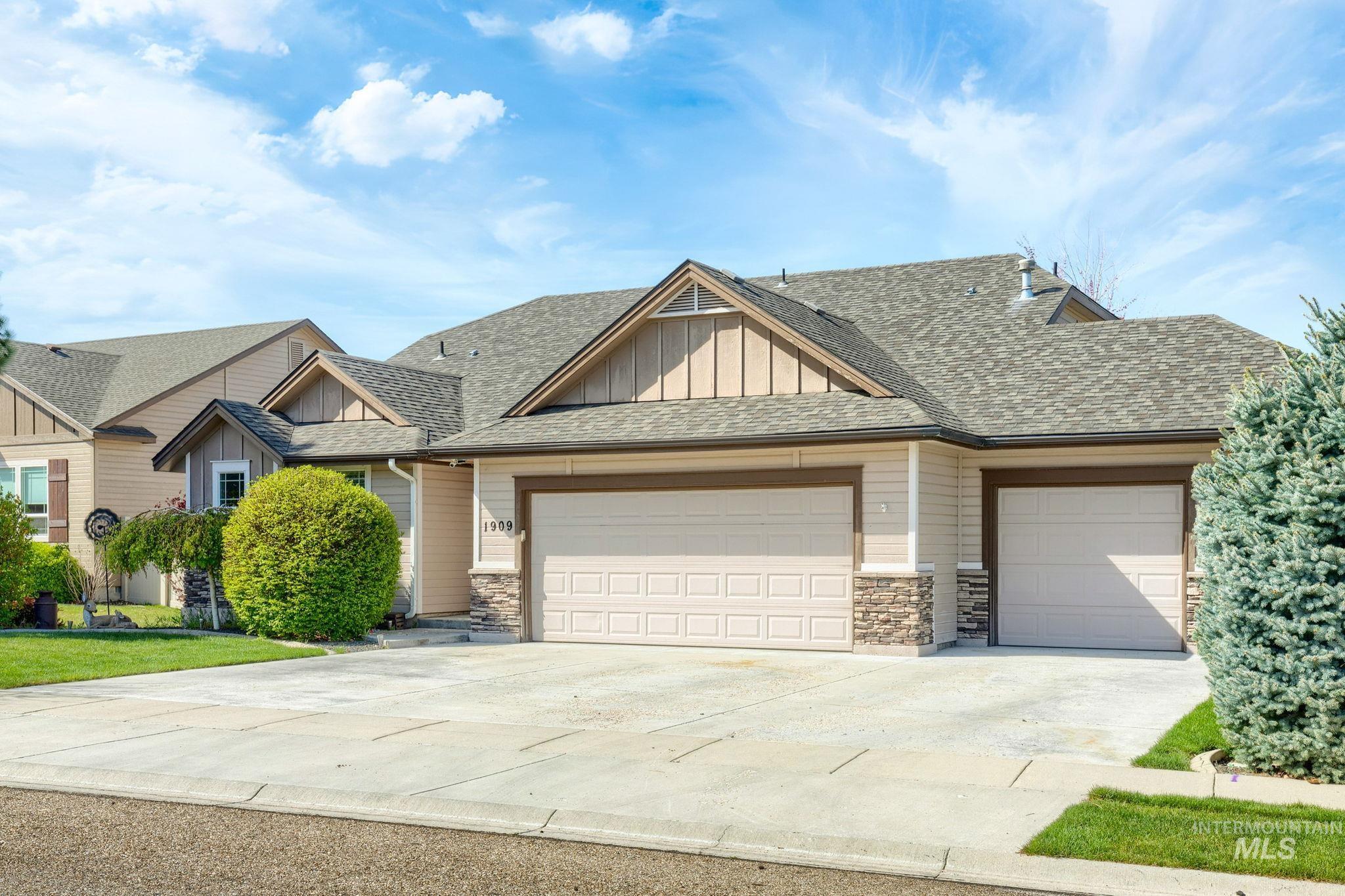 1909 S Sandcrest Way, Nampa, Idaho 83686, 3 Bedrooms, 2 Bathrooms, Residential For Sale, Price $405,000,MLS 98982837